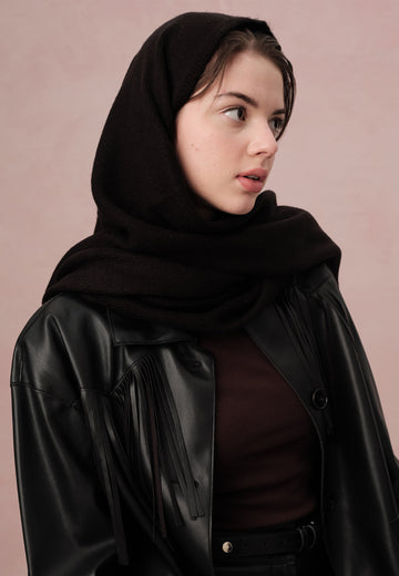 Siyah Üçgen Triko Şal Atkı