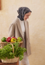 ASTER DESEN PAMUK İPEK EŞARP SİYAH ASTER DESEN PAMUK İPEK EŞARP SİYAH