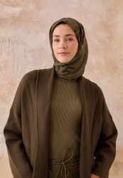 AURA DESEN PAMUK İPEK EŞARP ASKER YEŞİLİ AURA DESEN PAMUK İPEK EŞARP ASKER YEŞİLİ