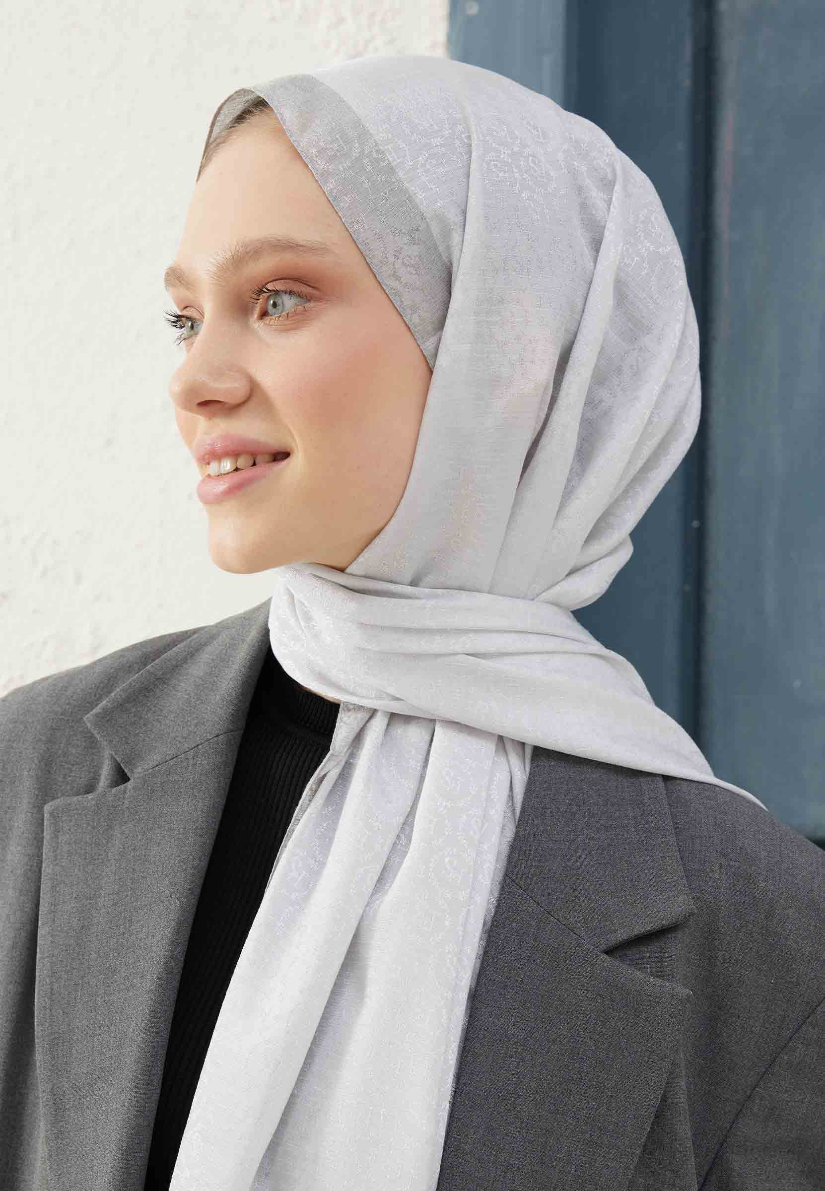 Gumus Monogram Şal