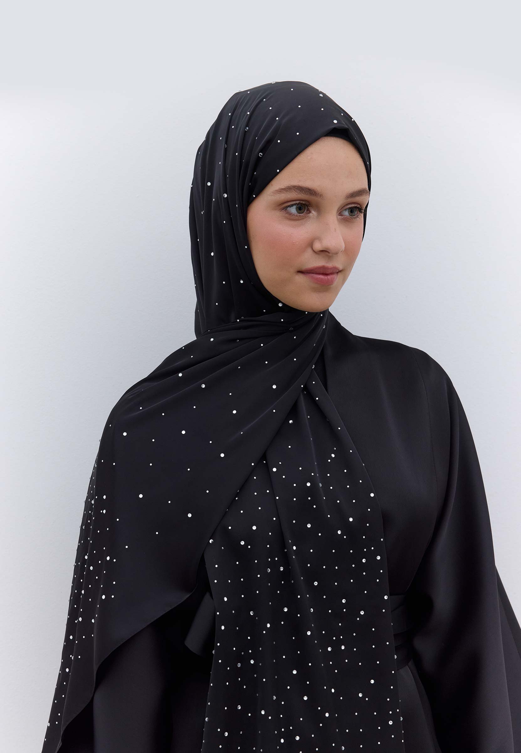 Siyah Gümüş Strass Taşlı İpeksi Şal