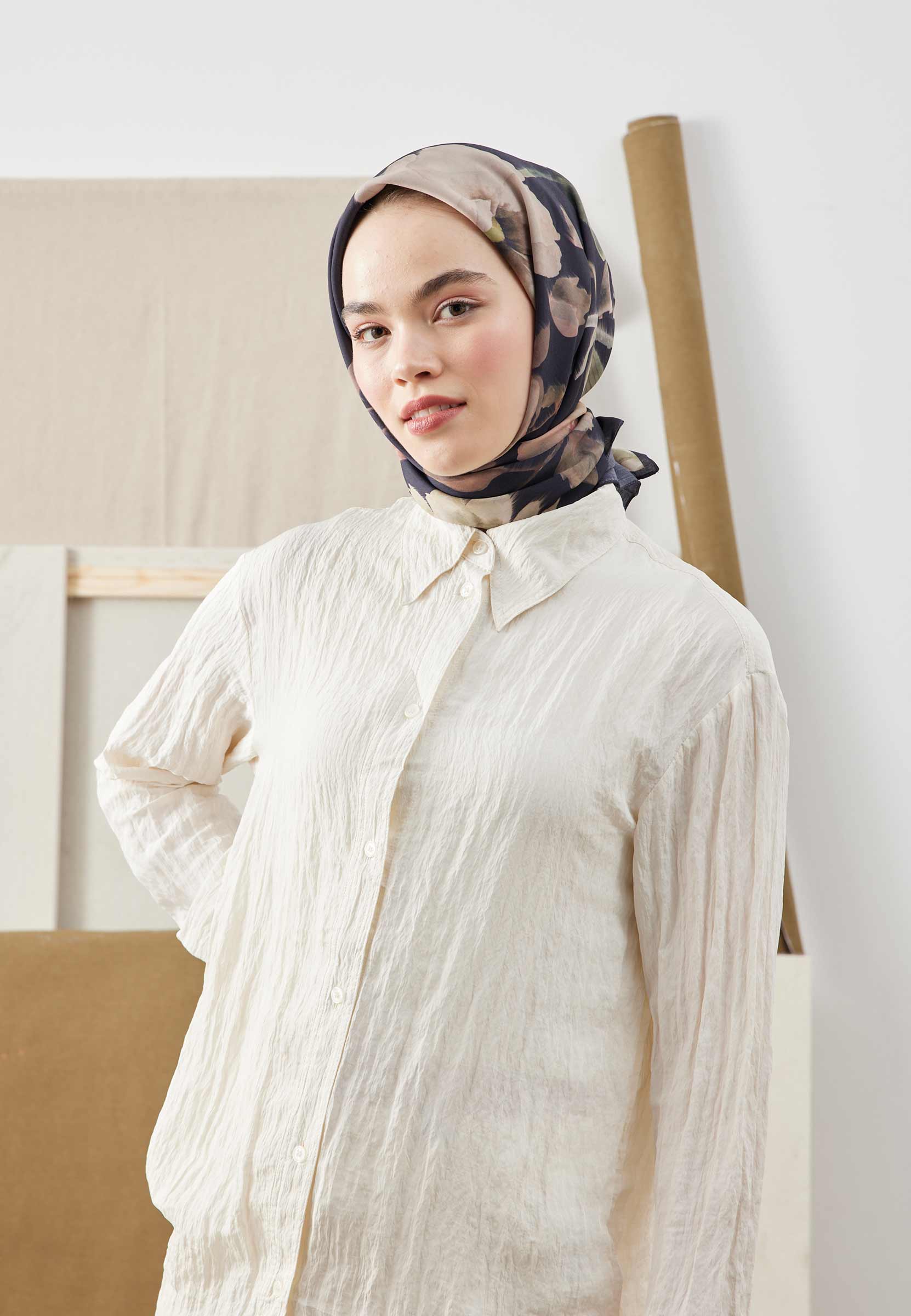 Siyah Soft Garden Desen Pamuk İpek Eşarp