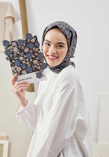 Lacivert Bloomıng Garden Desen Pamuk İpek Eşarp