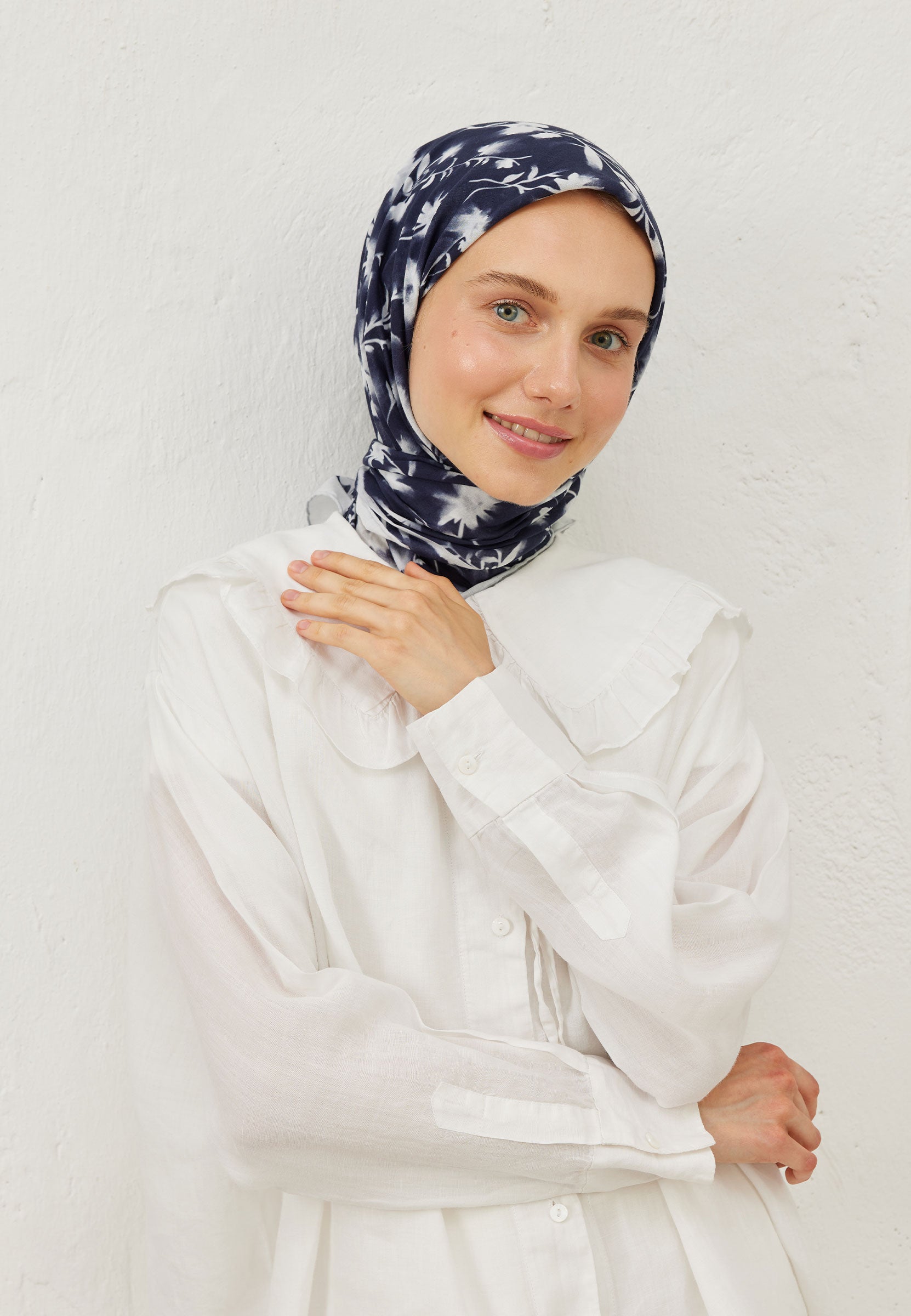 Lacivert Rosa Desen Pamuk Vual Eşarp