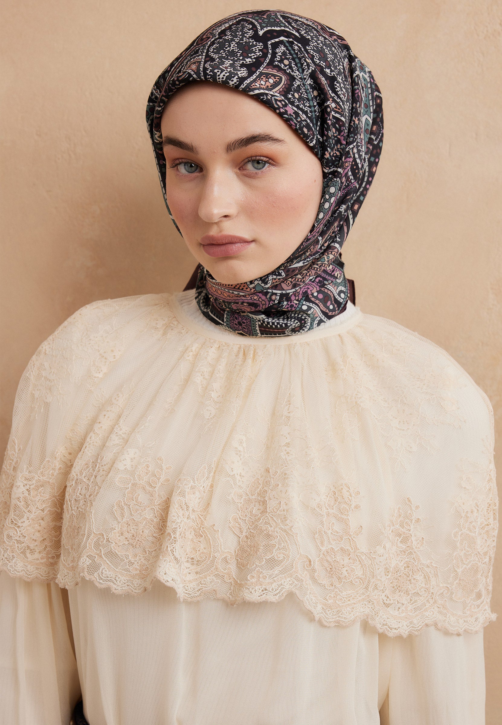 Vişne Çürüğü Helene Desen Pamuk İpek Eşarp