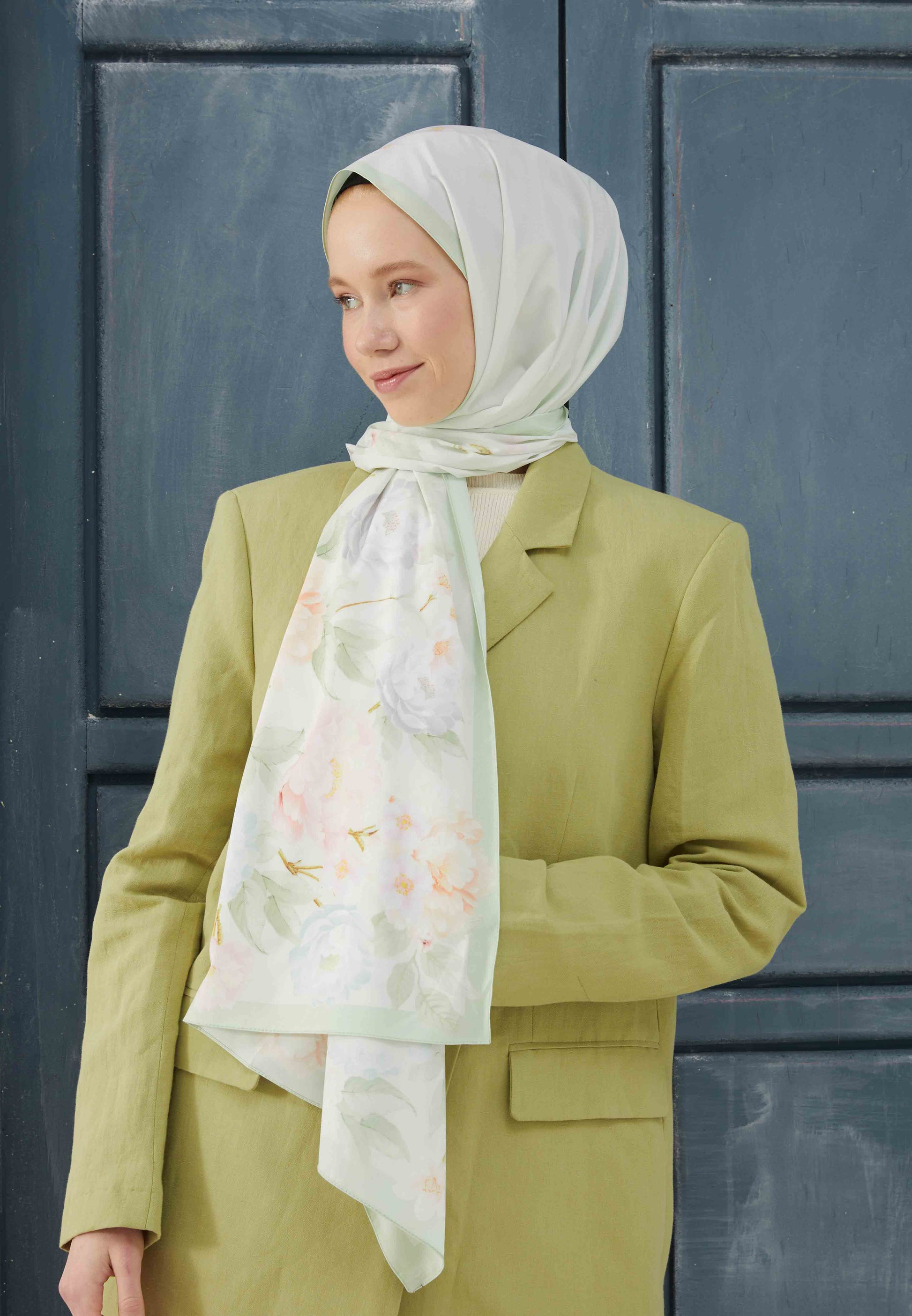 Nil Yeşili Rose Bouquet Desen Şal