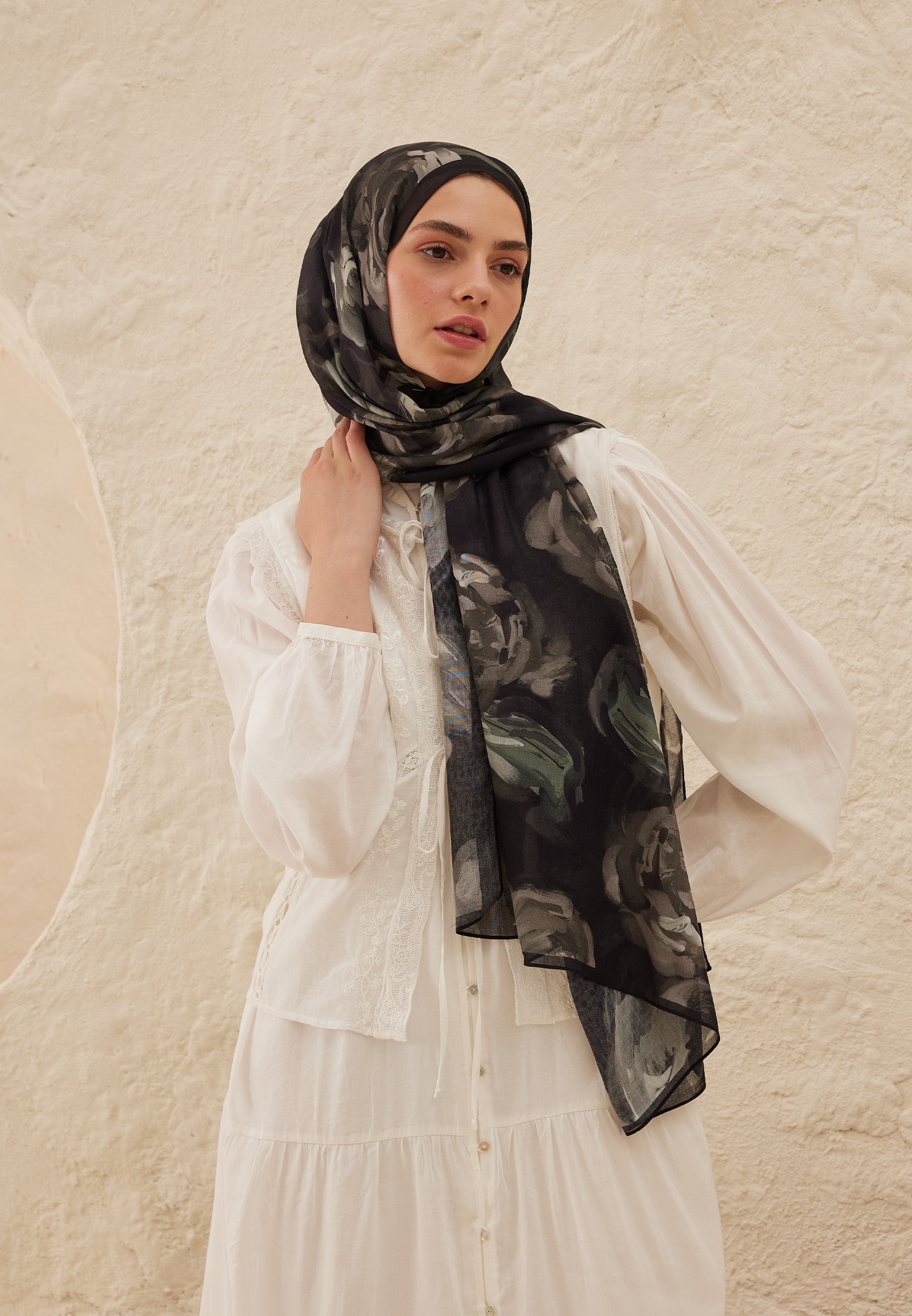 Siyah Summer Rose Desen Rami Şal
