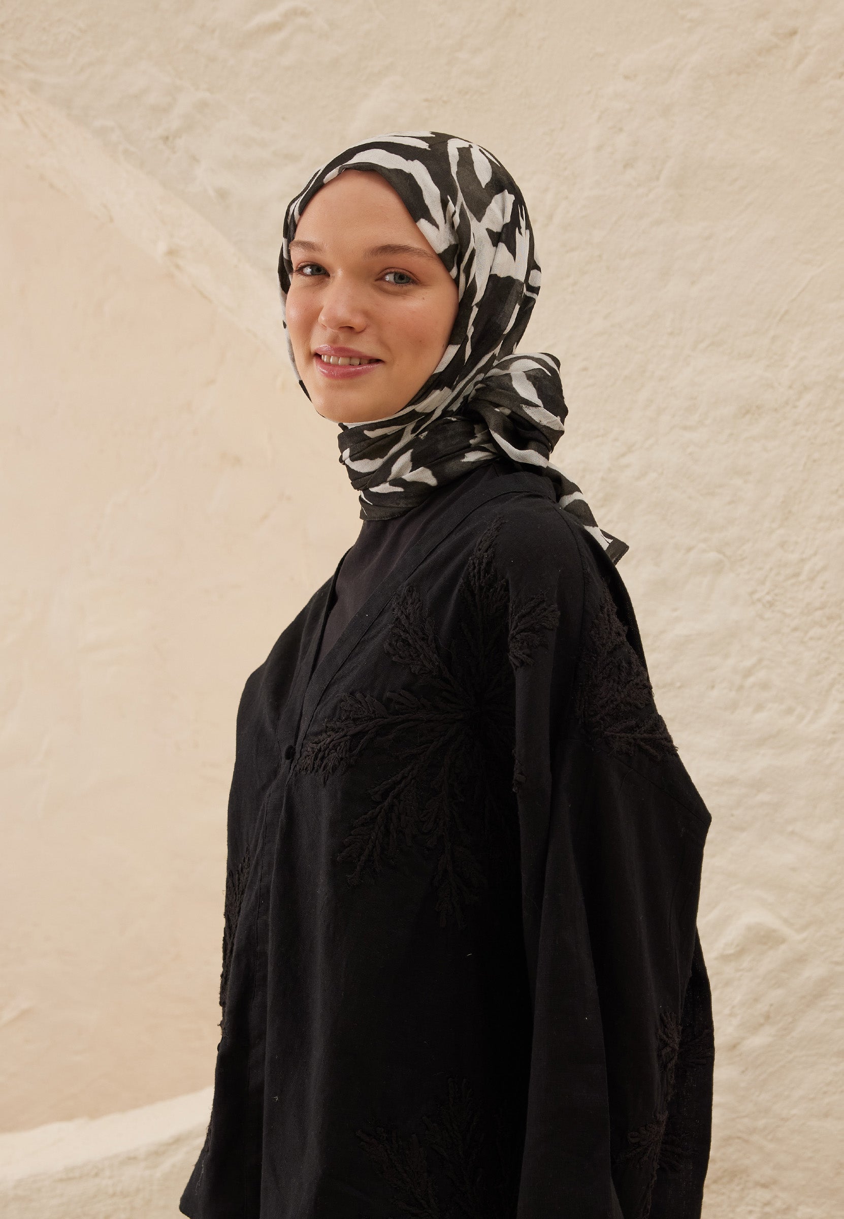 Siyah Petunia Desen Rami Şal