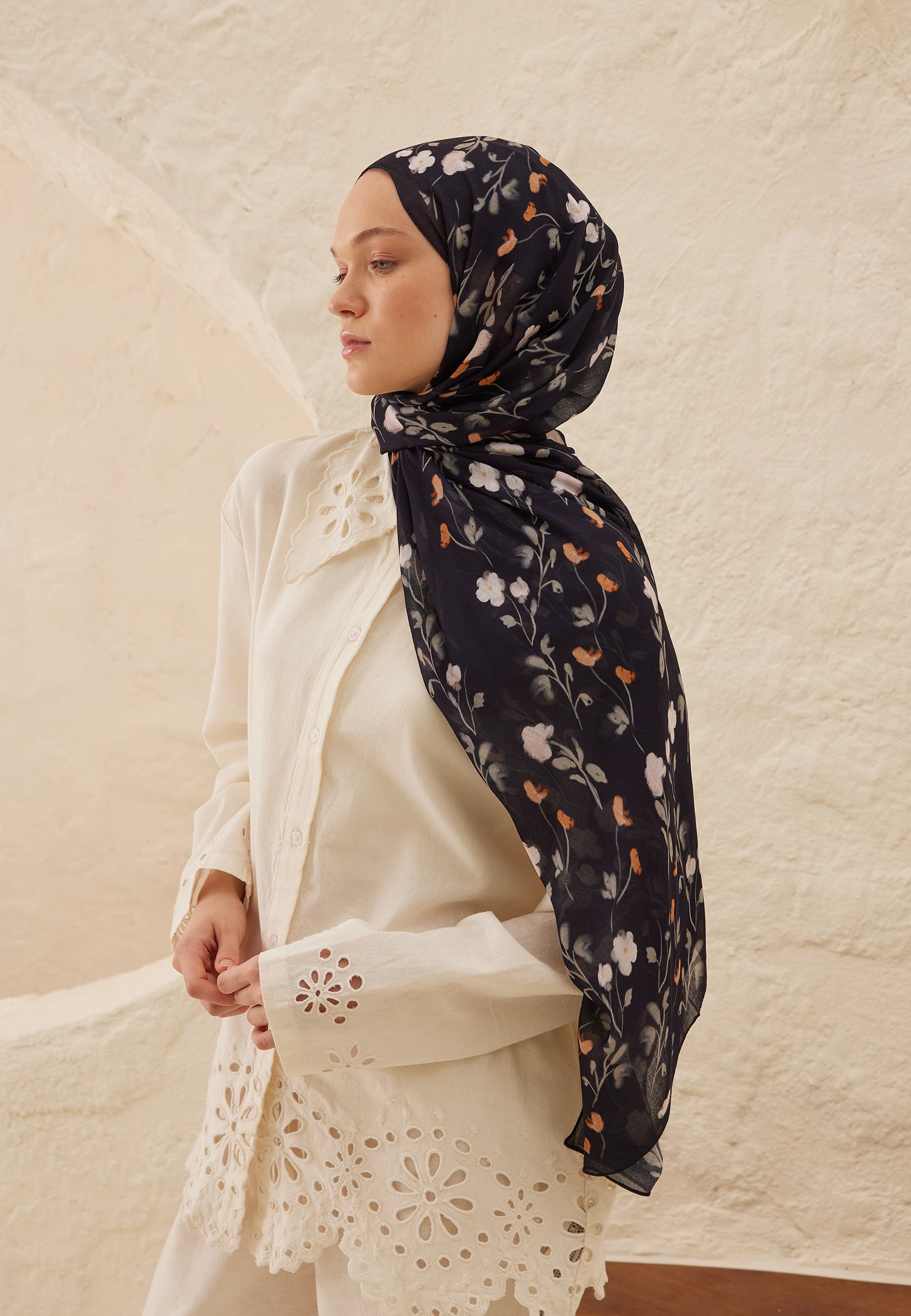 Lacivert Soft Flowers  Desen Rami Şal