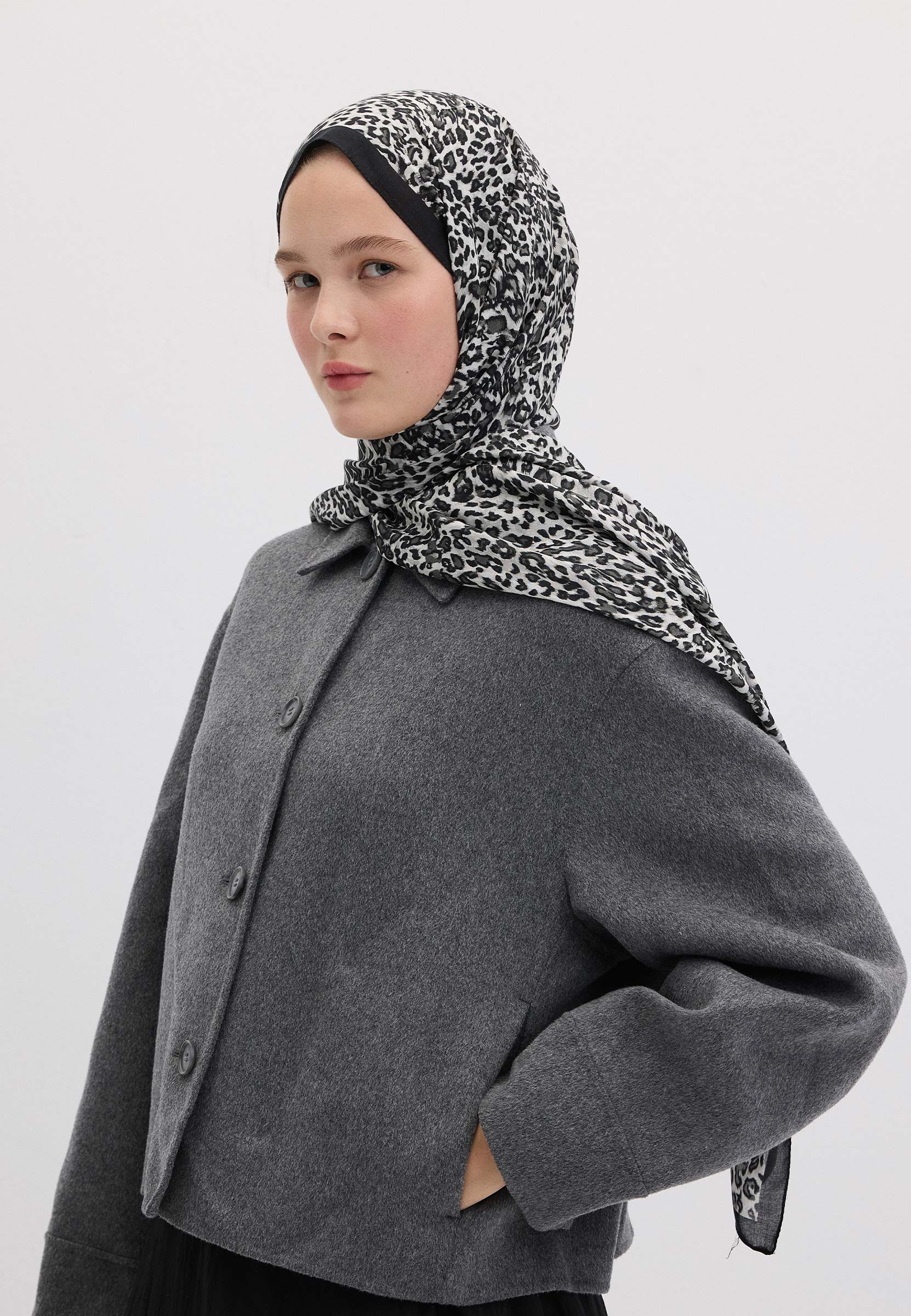 Siyah Tıny Leopar Desen Şal