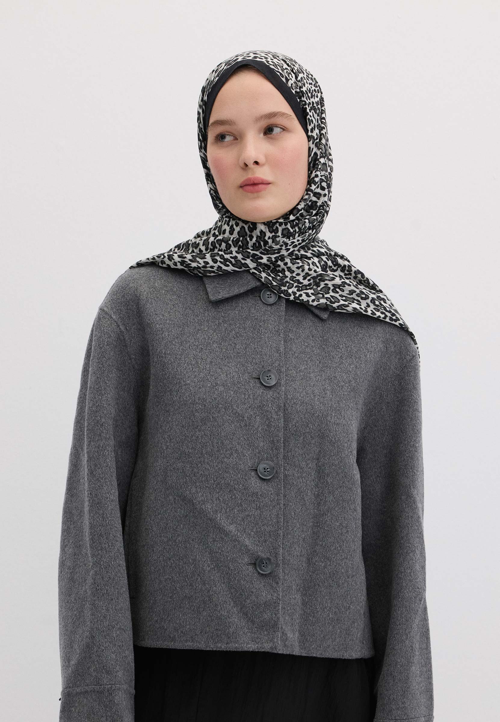 Siyah Tıny Leopar Desen Şal