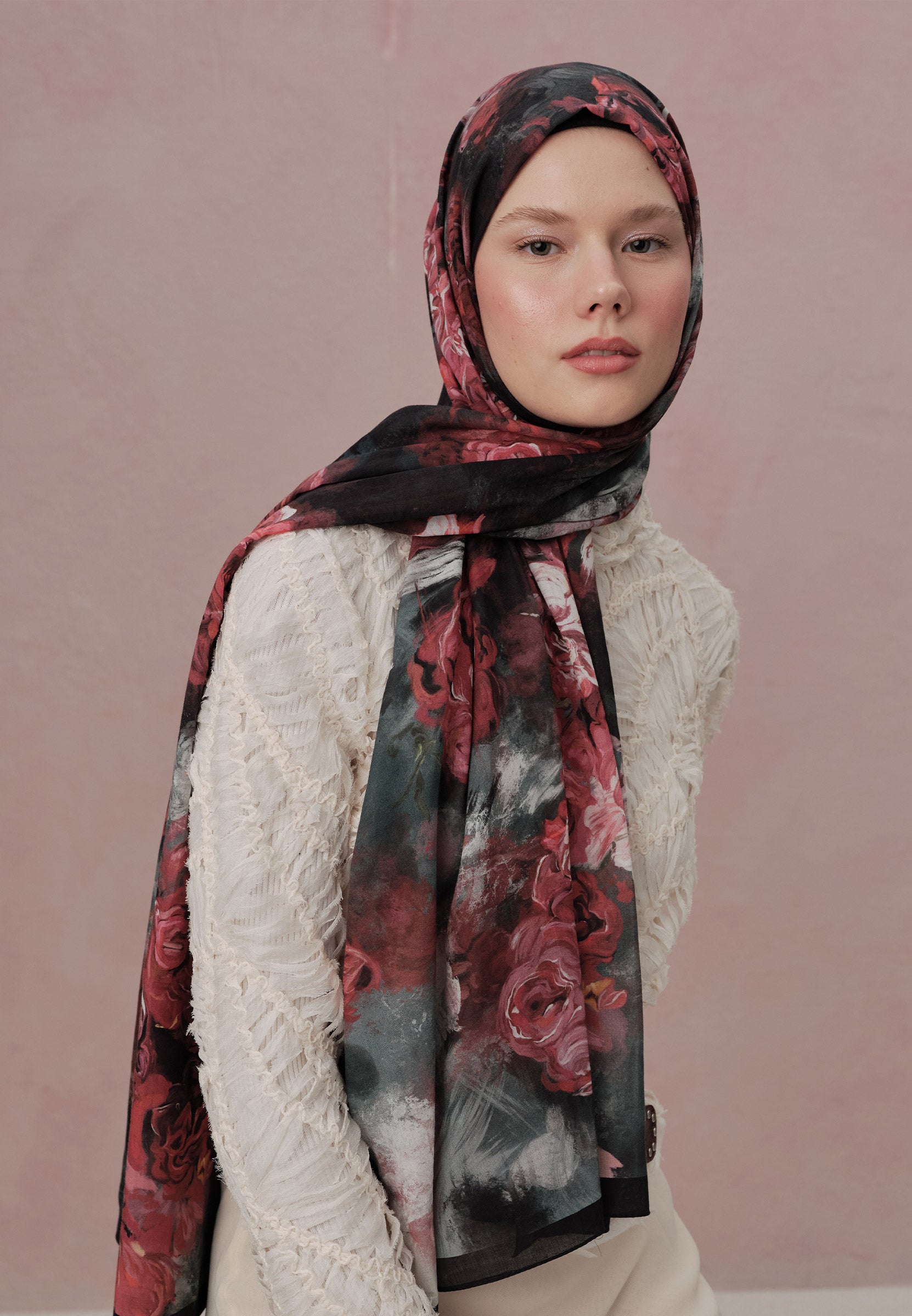Siyah Love In Bloom Desen Vual Şal