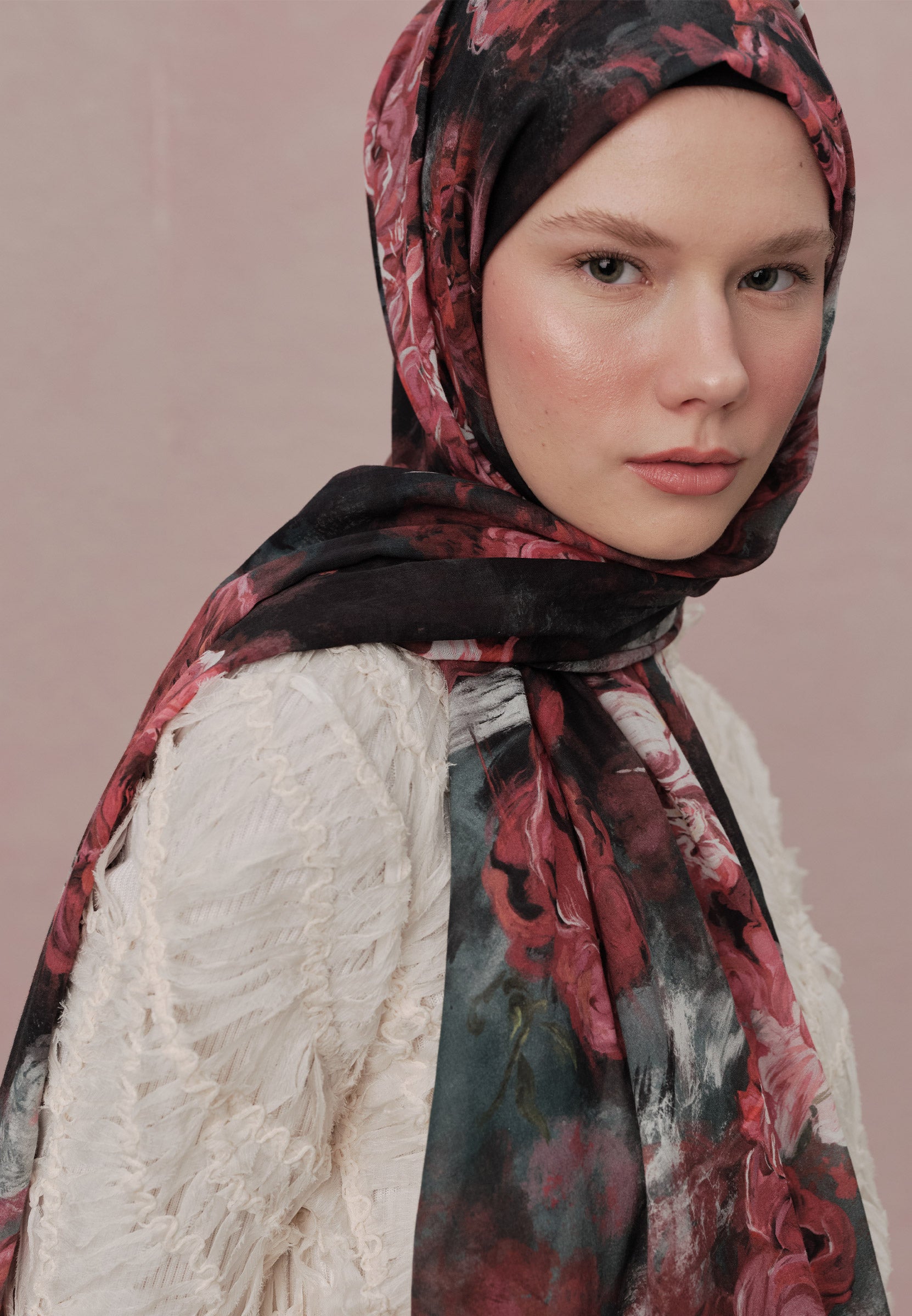 Siyah Love In Bloom Desen Vual Şal