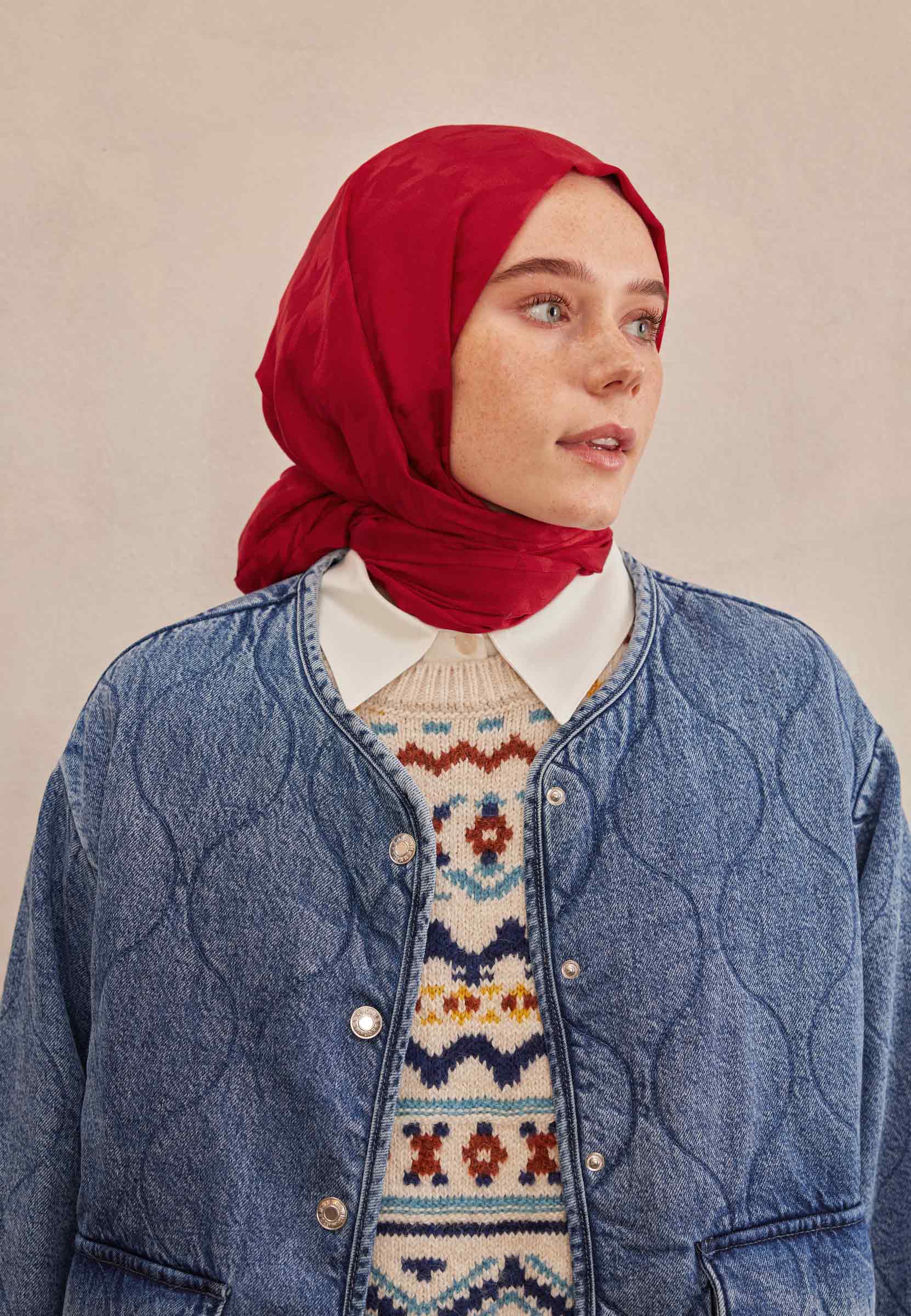 Kırmızı Kazayağı Jakarlı Şal