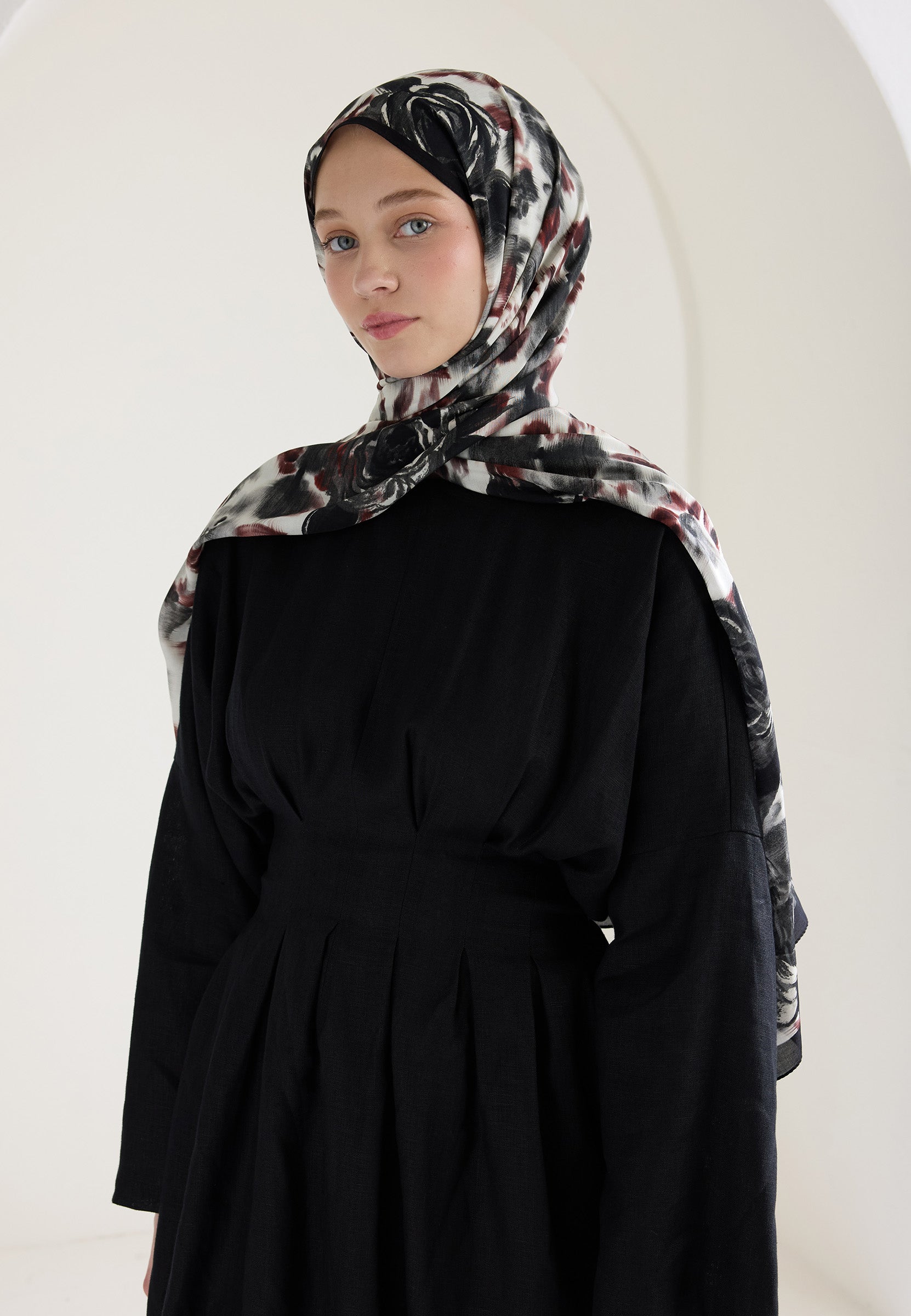 Siyah Dark Rose Floş Viskon Şal