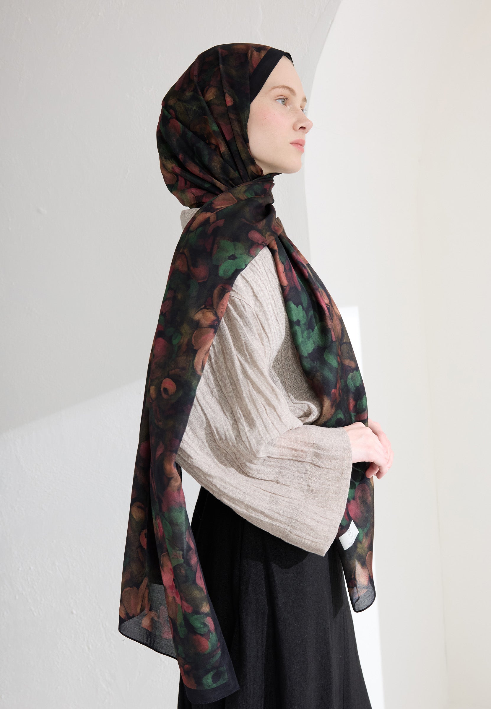 Siyah Hıbıscus Beauty Floş Viskon Şal