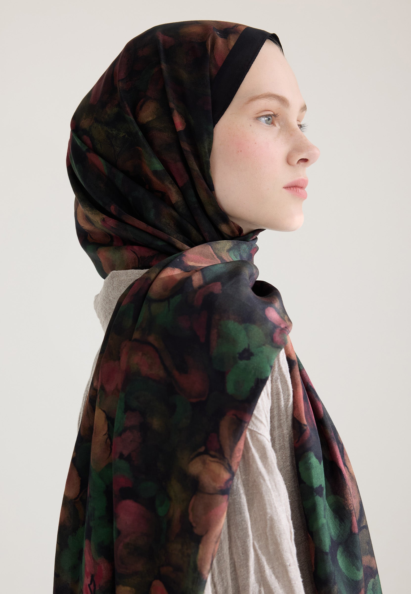 Siyah Hıbıscus Beauty Floş Viskon Şal
