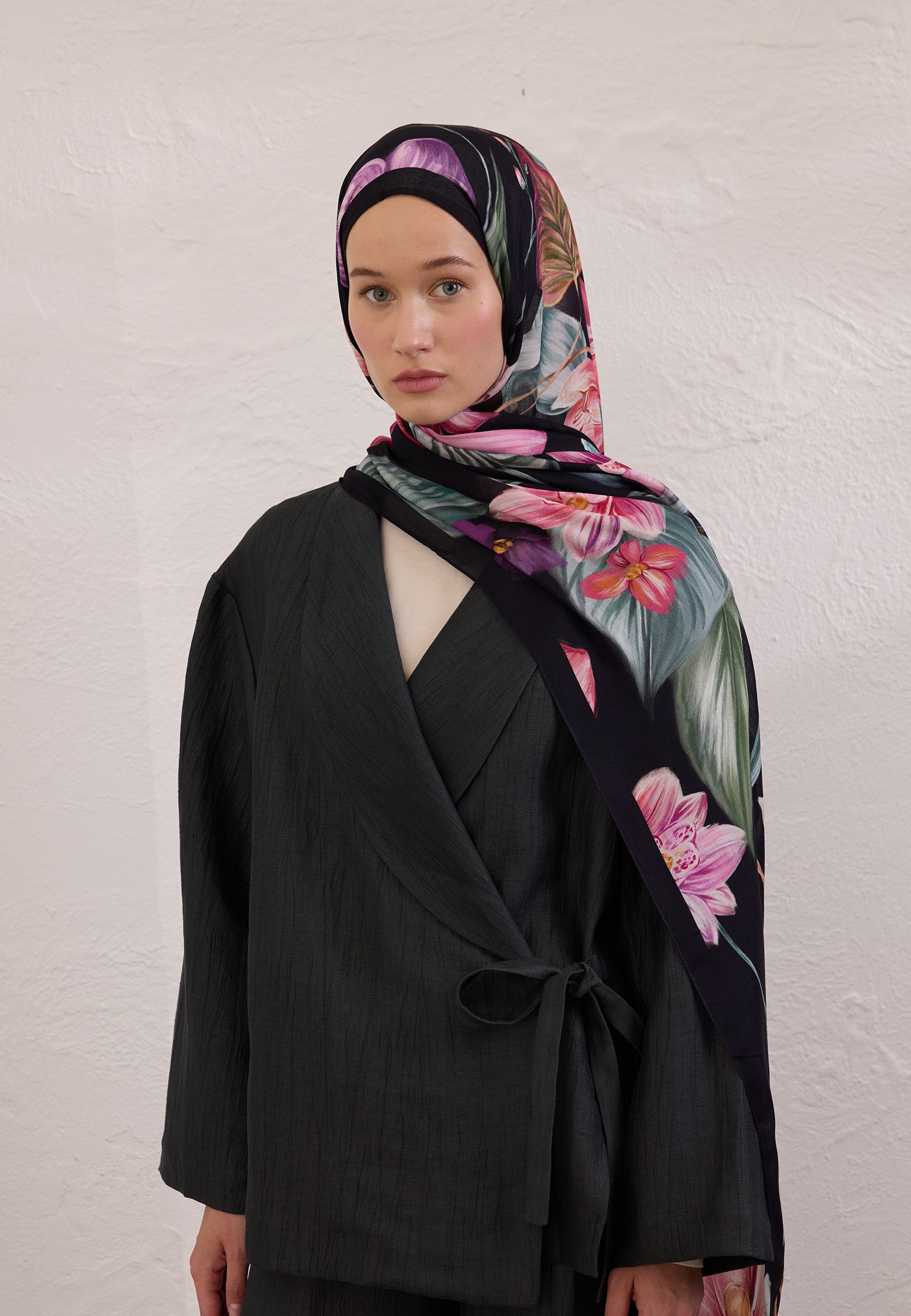 Siyah Elegant Flower Desen Rami Şal