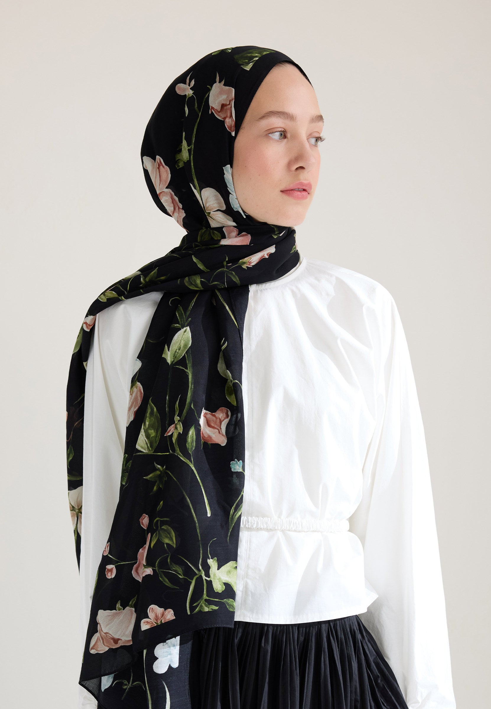 Siyah Love Garden Floş Viskon Şal