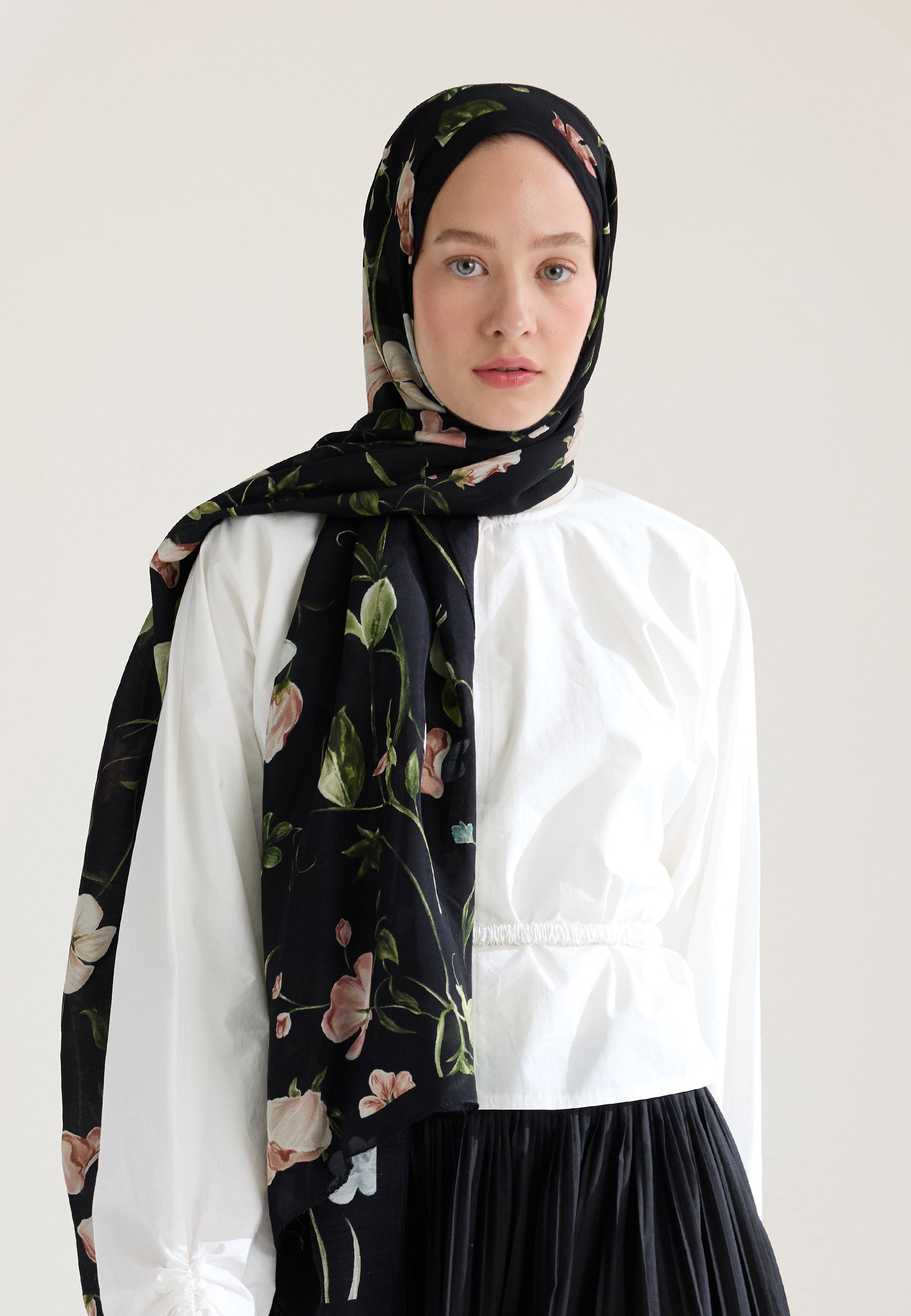 Siyah Love Garden Floş Viskon Şal