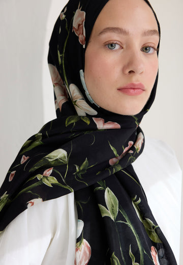 Siyah Love Garden Floş Viskon Şal
