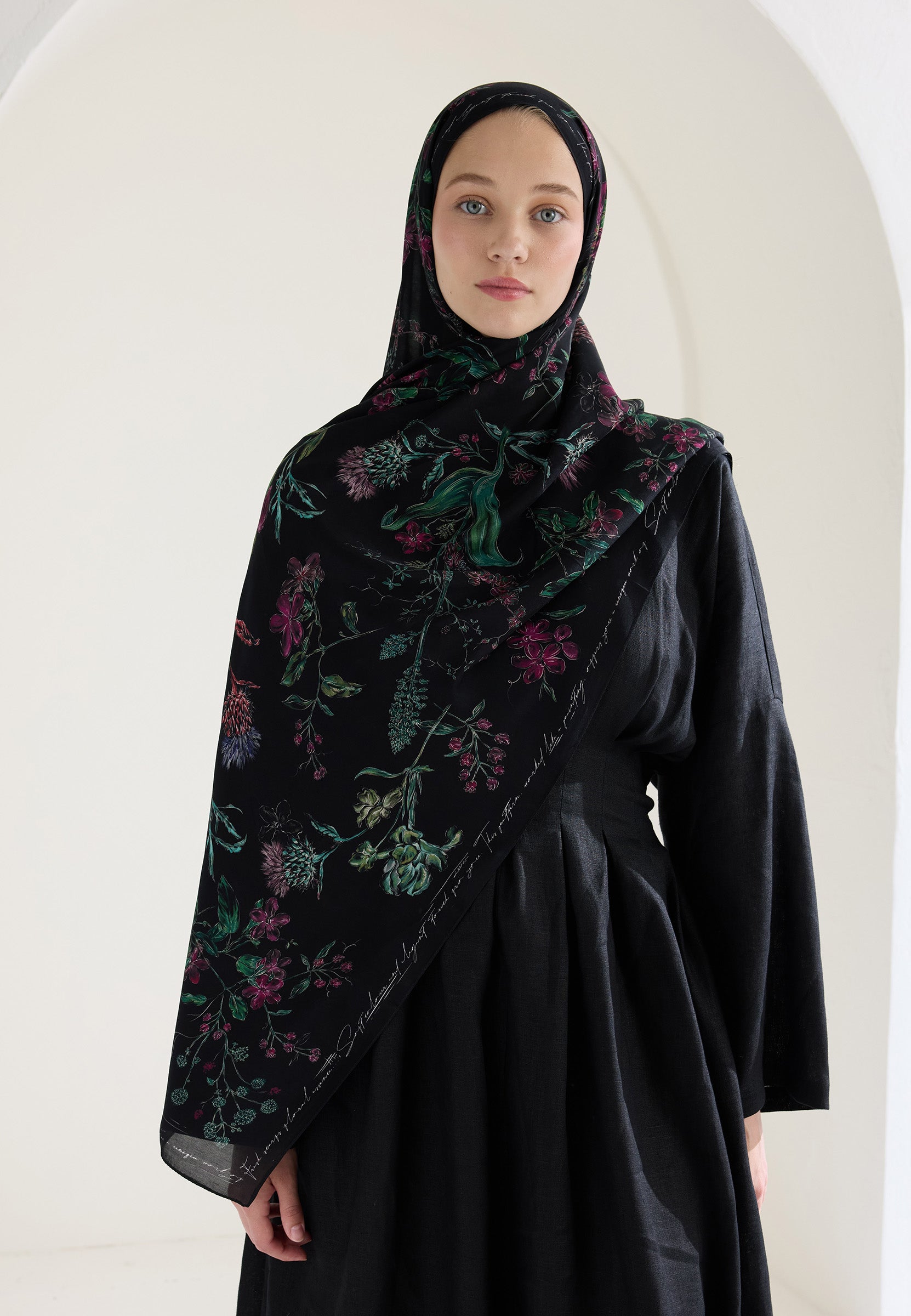 Siyah Garden Joy Floş Viskon Şal