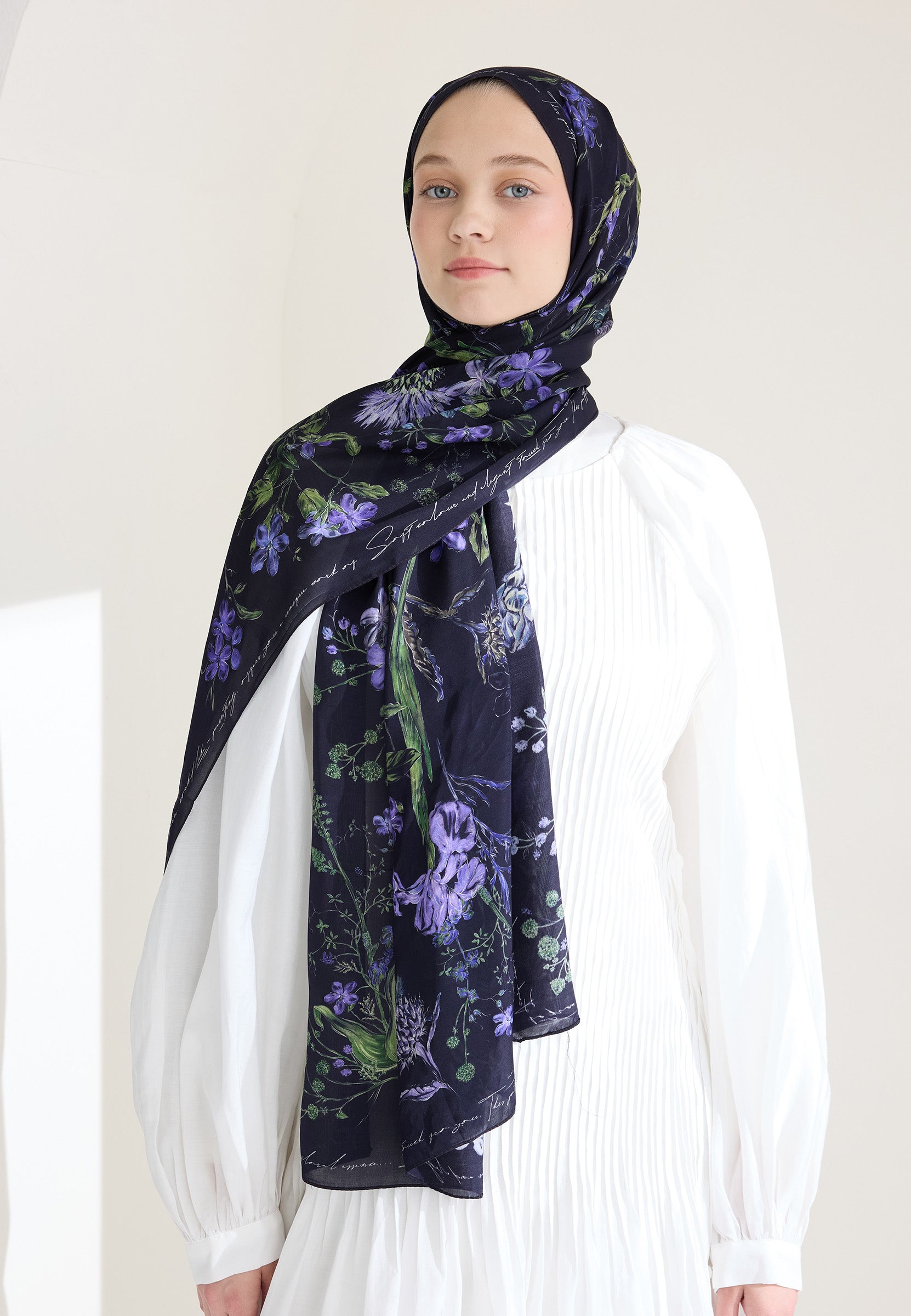 Lacivert Garden Joy Floş Viskon Şal