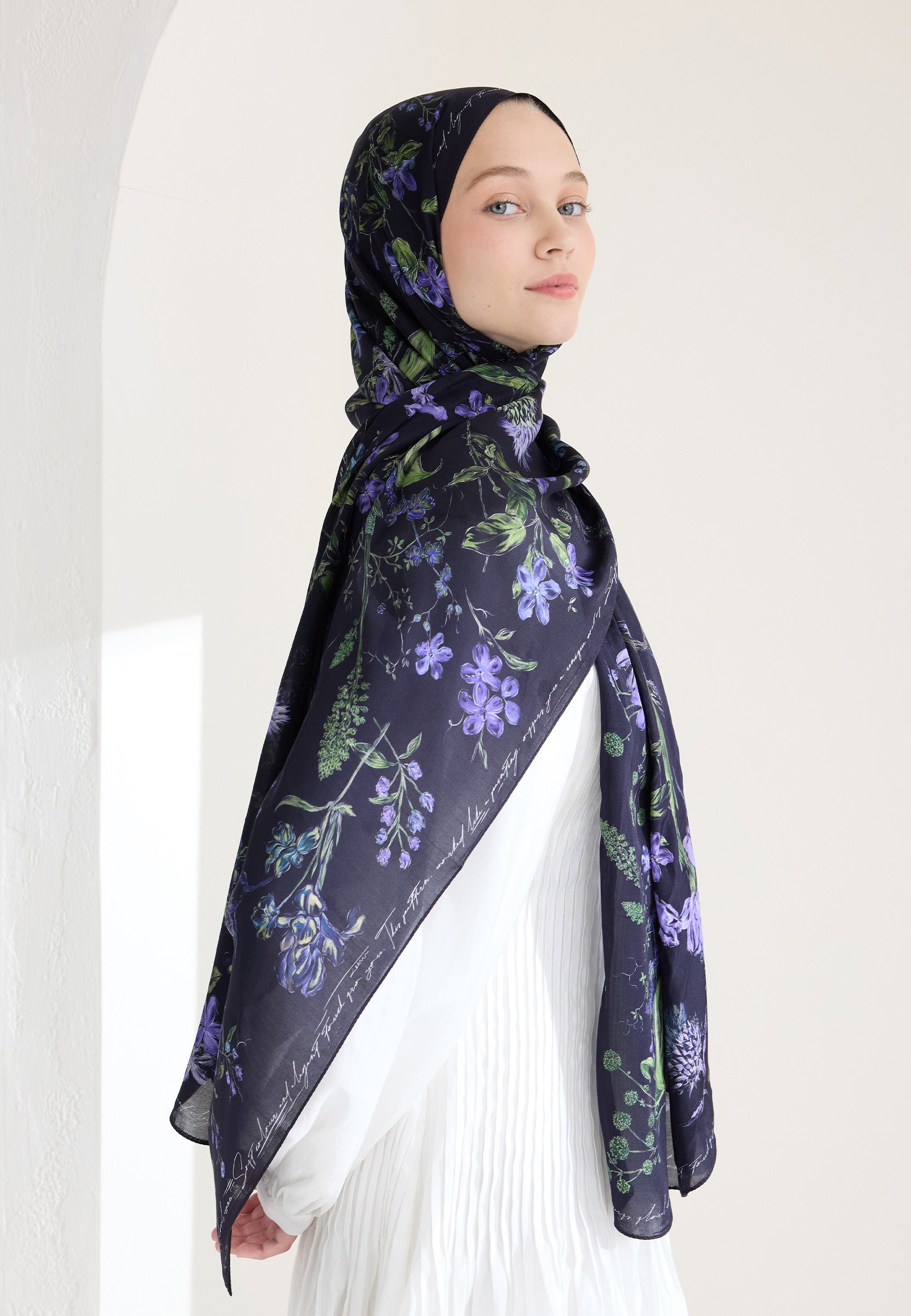 Lacivert Garden Joy Floş Viskon Şal
