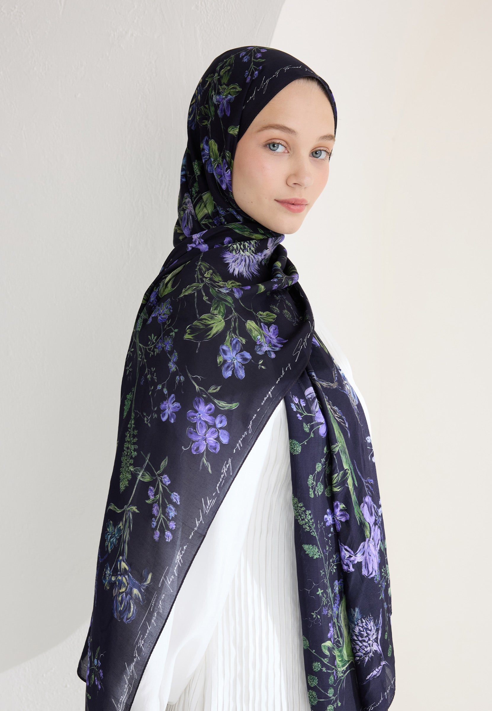 Lacivert Garden Joy Floş Viskon Şal