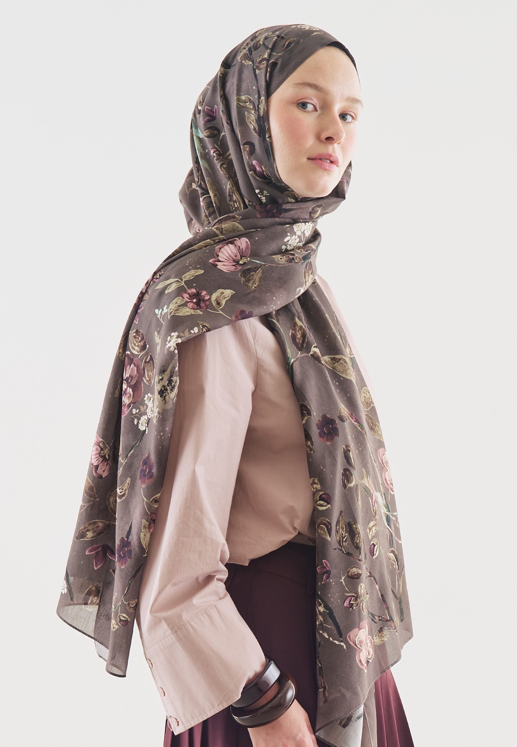 Flower Rain Desenli Pamuk Viskon Şal Füme