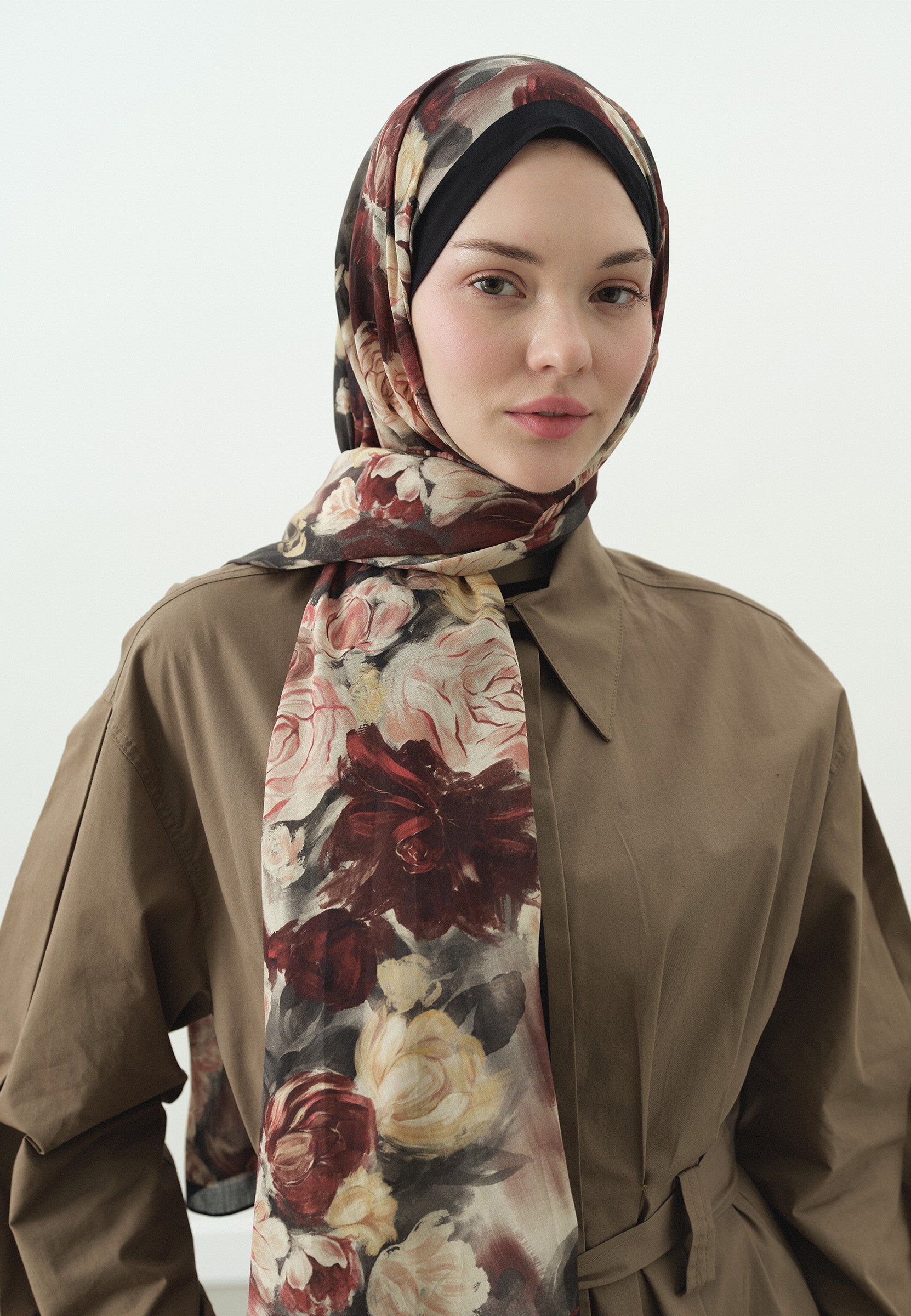 Siyah Rose Breeze Desenli Pamuk Viskon Şal