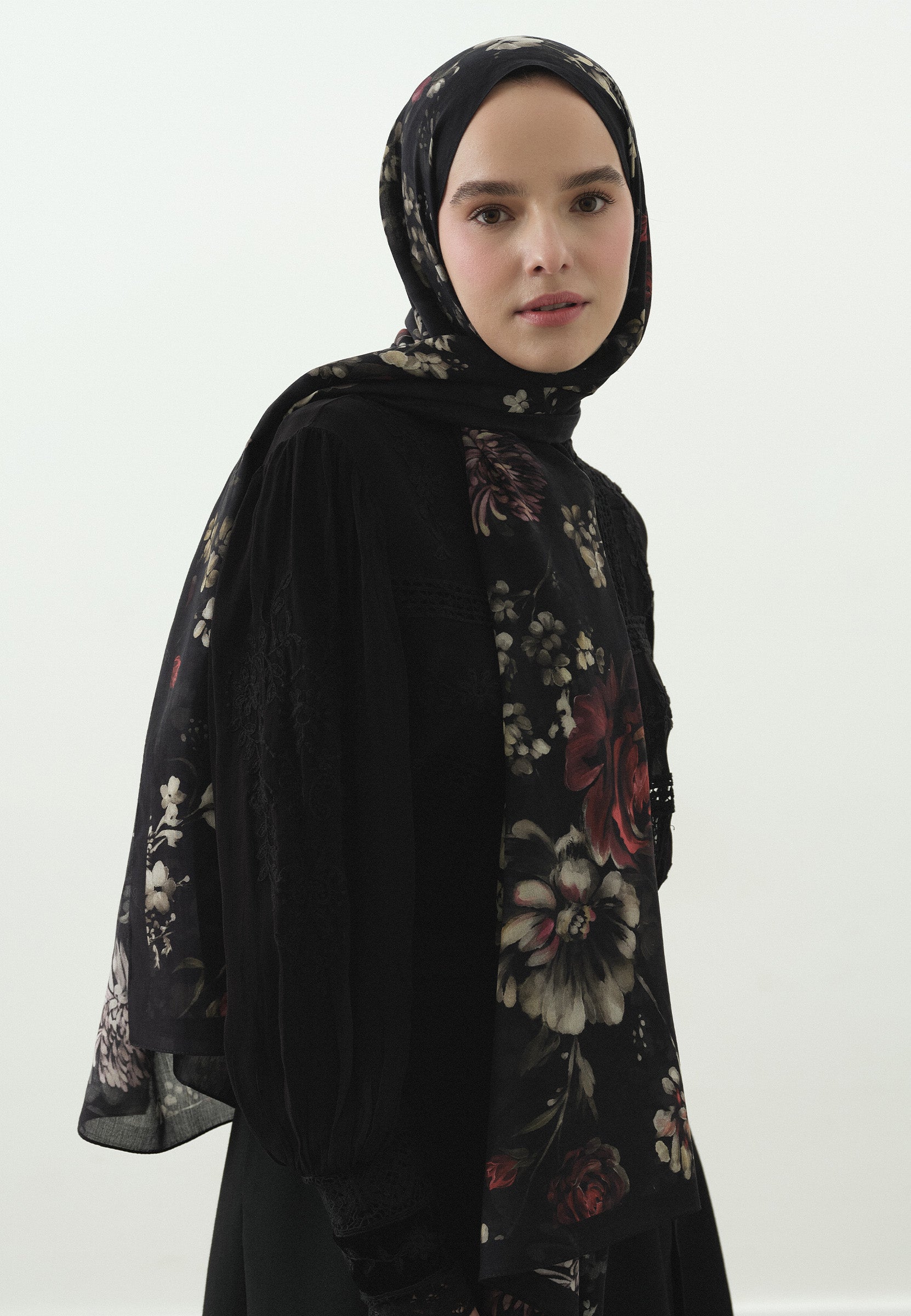 Siyah Mıdnıght Rose Desenli Pamuk Viskon Şal