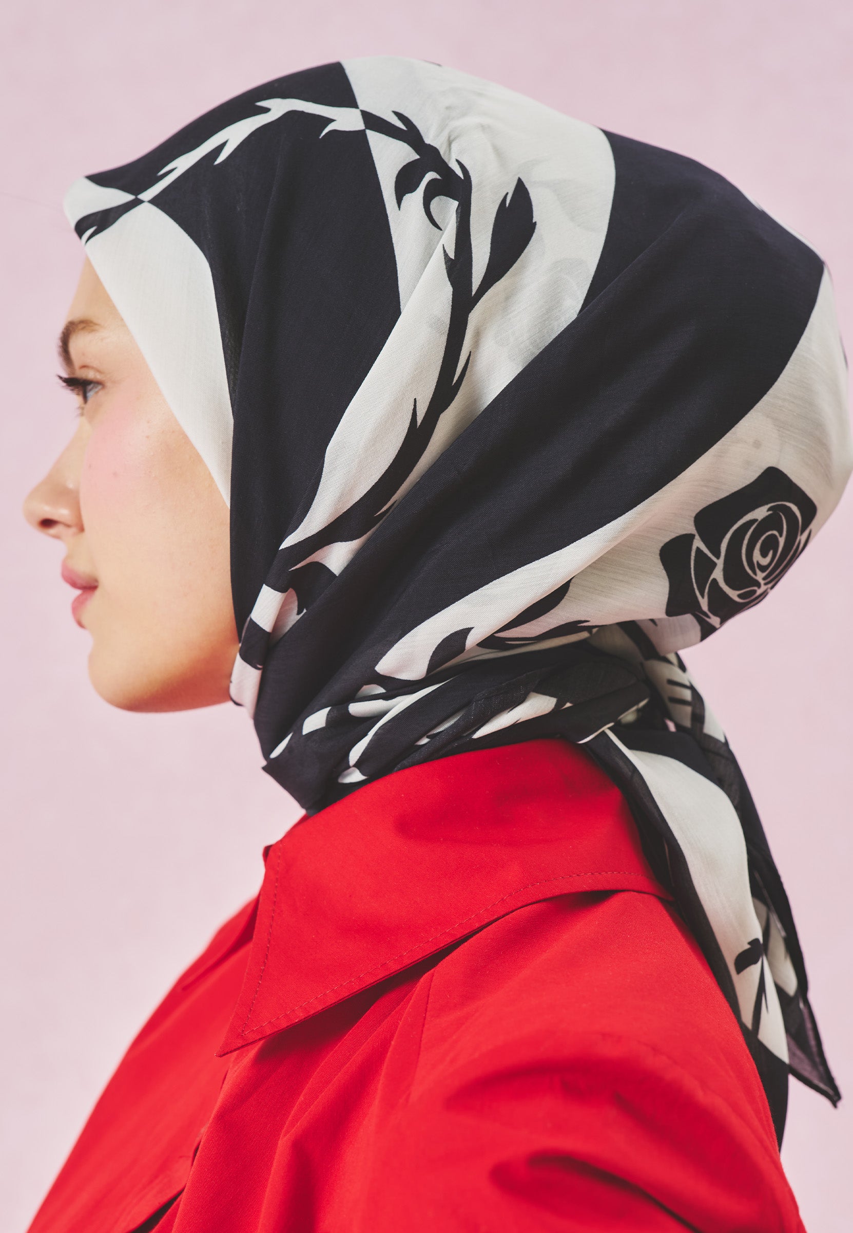 Love Reverie Desen Floş Viskon Eşarp Black