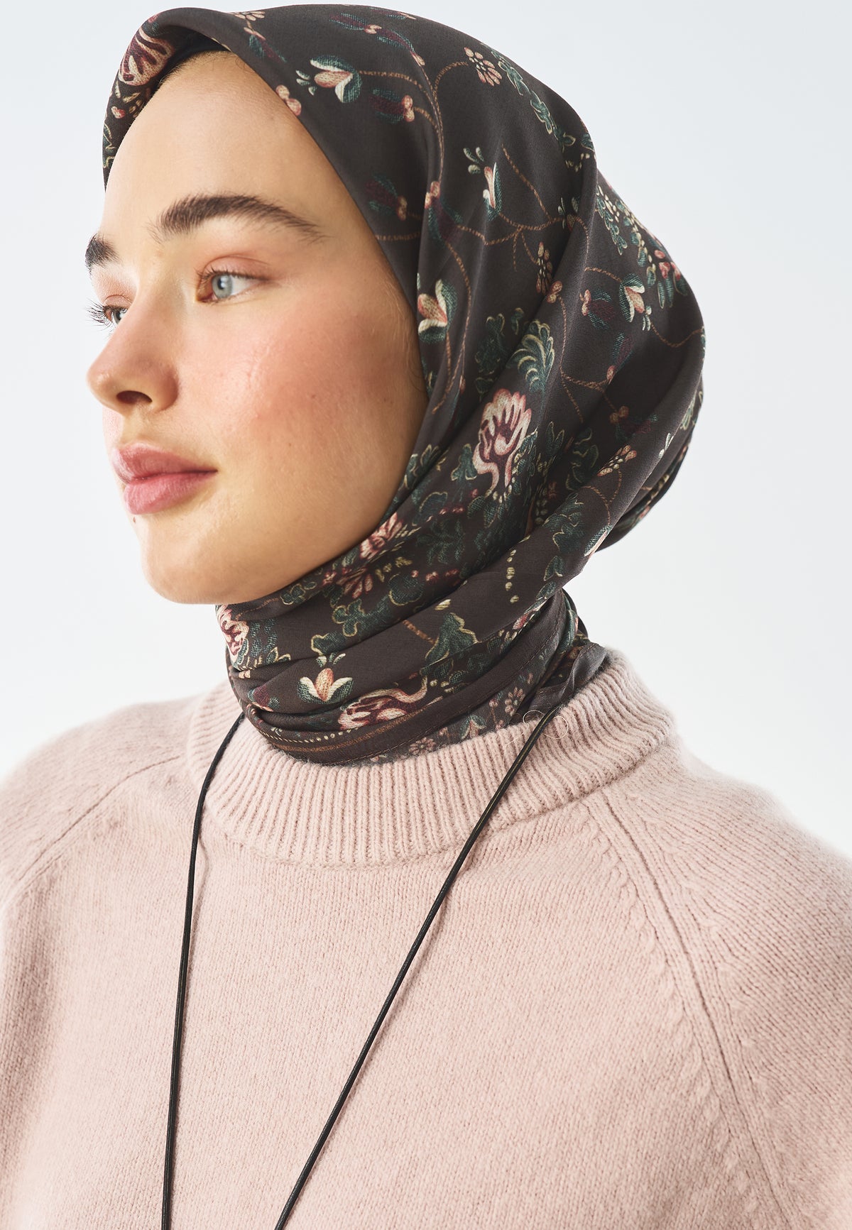 Tiny Blush Bloom Desen Pamuk İpek Eşarp Kahve