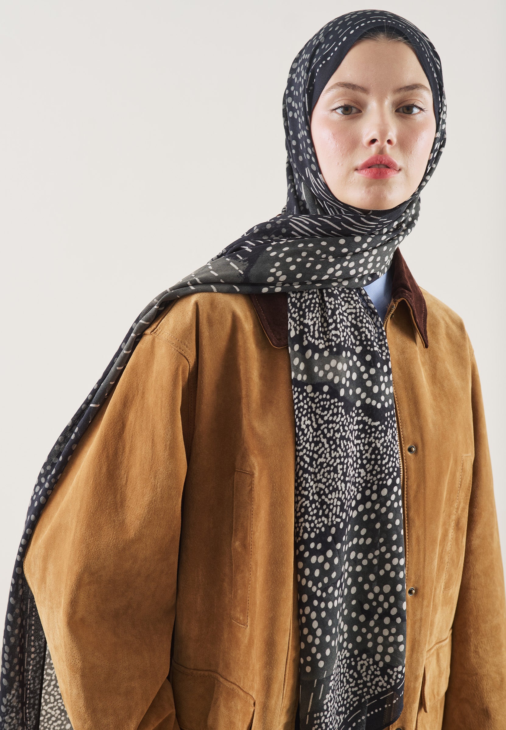 Siyah Dot Elegance Desen Rami Şal