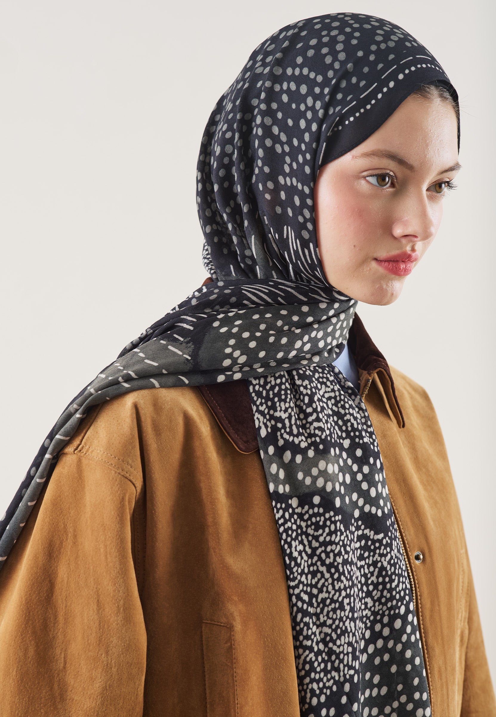 Siyah Dot Elegance Desen Rami Şal