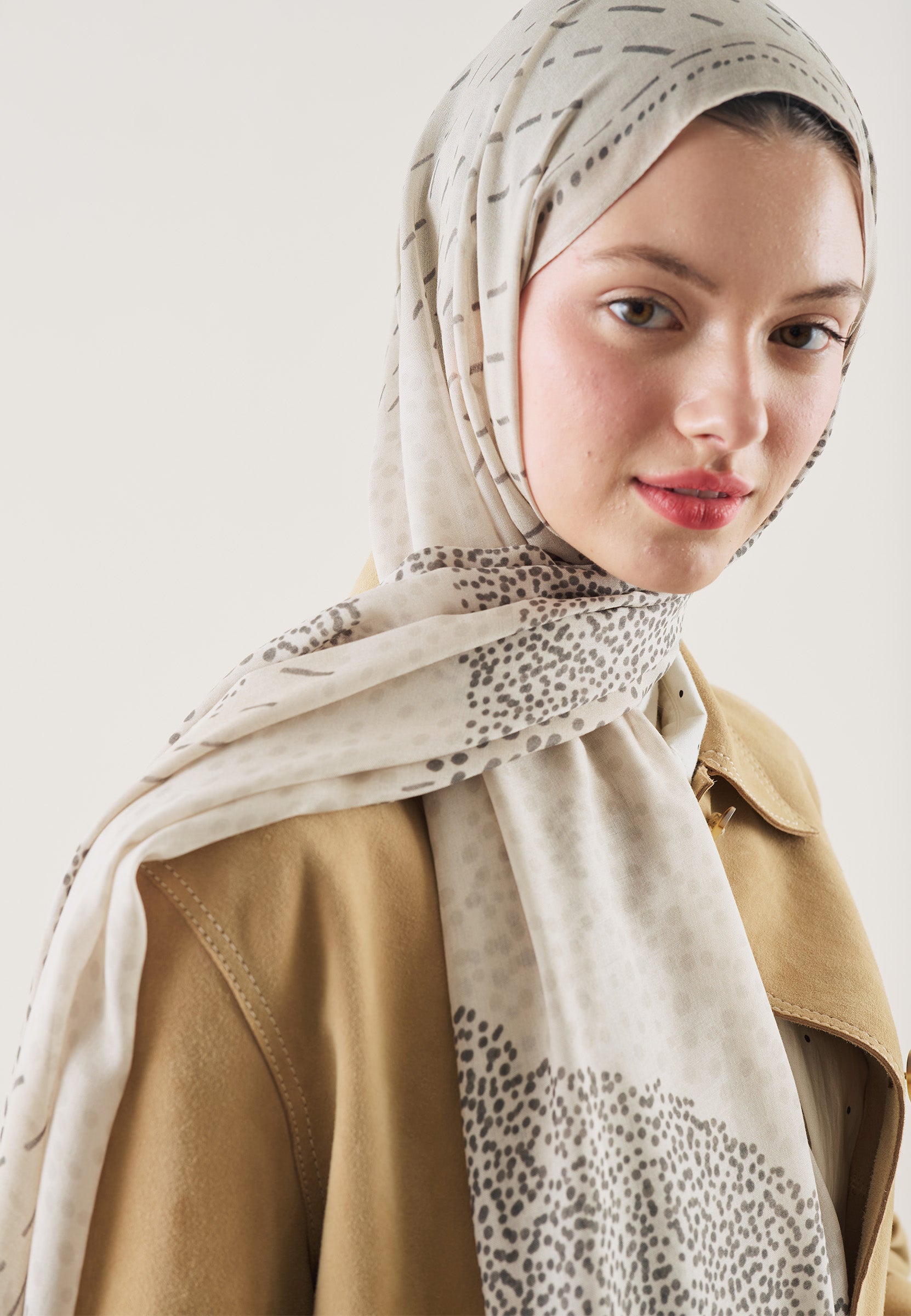 Bej Dot Elegance Desen Rami Şal