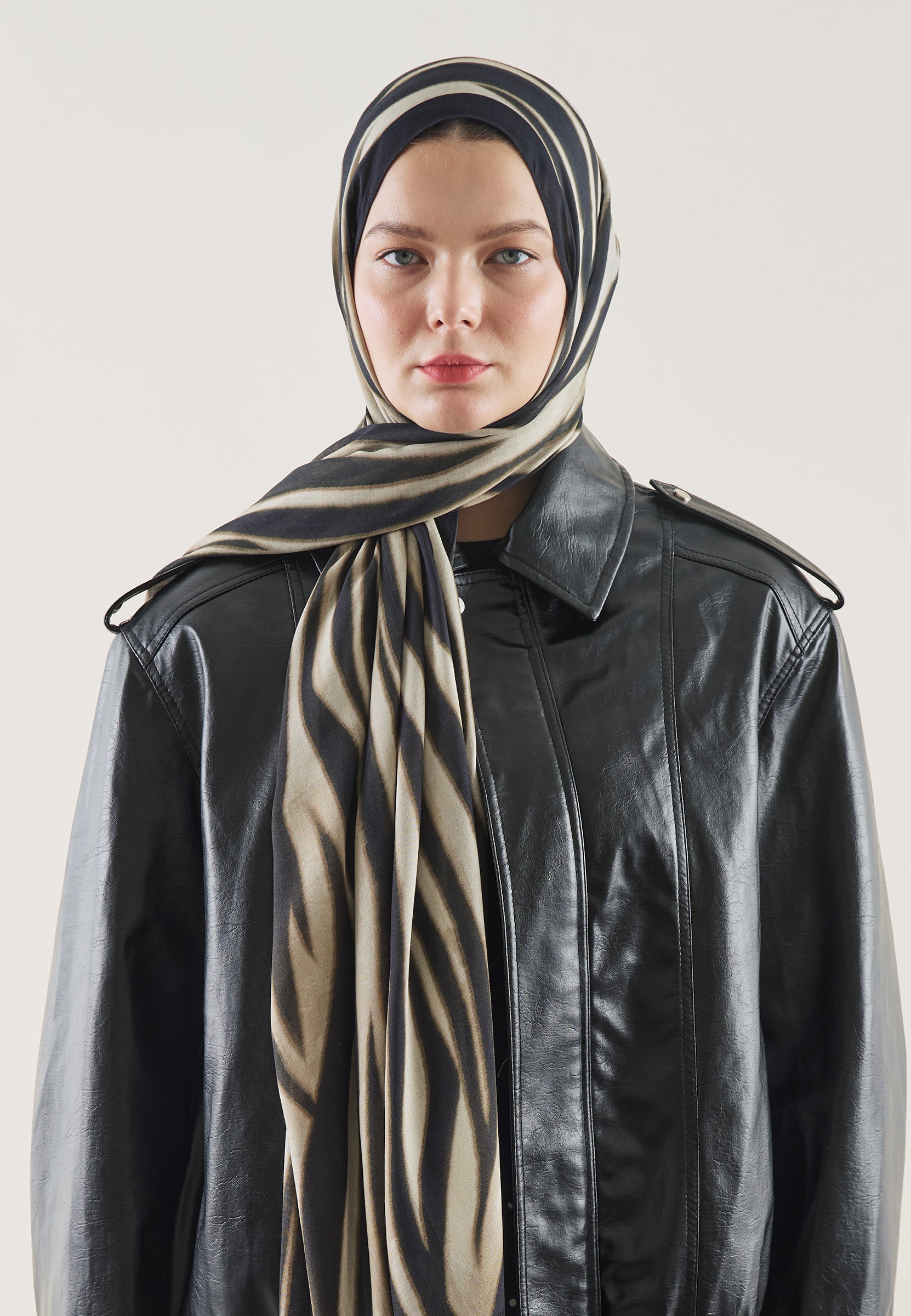 Siyah Zebra Desen Rami Şal