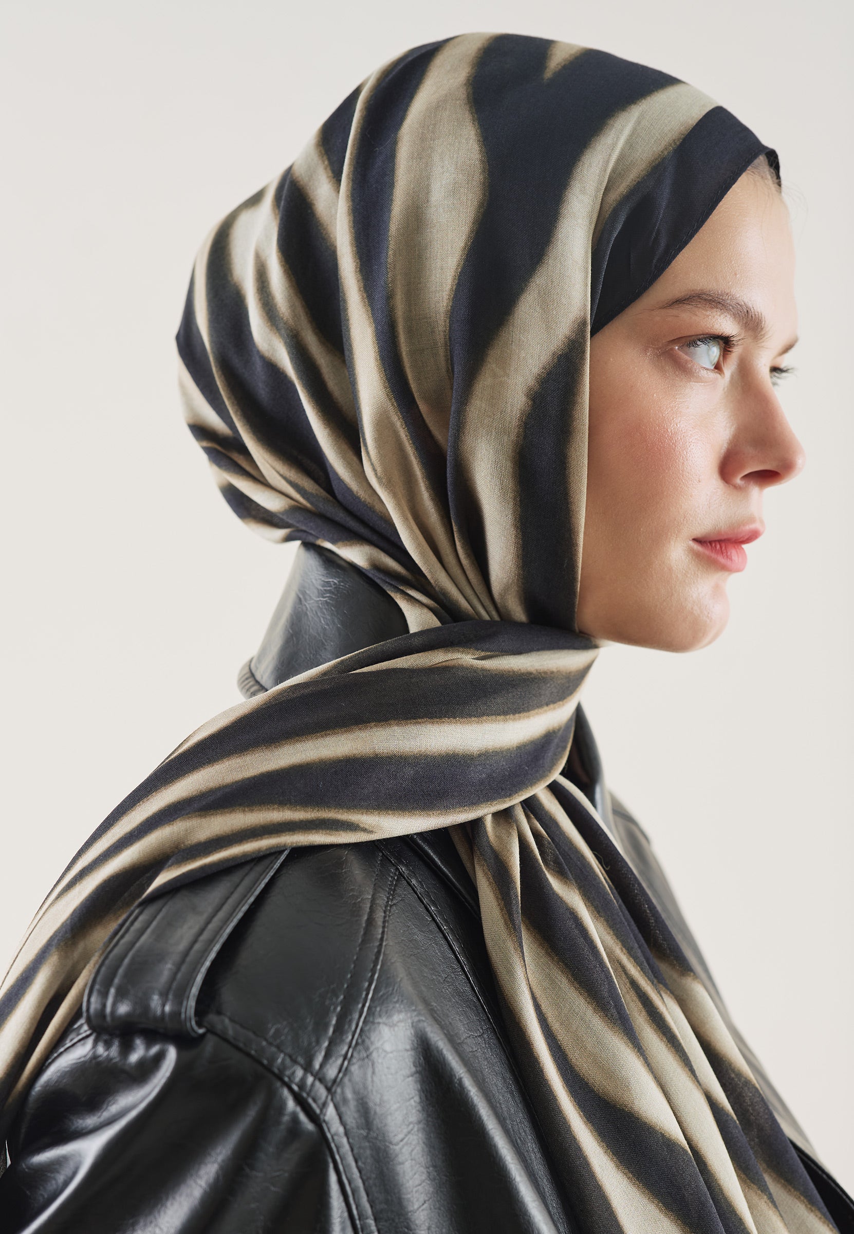 Siyah Zebra Desen Rami Şal
