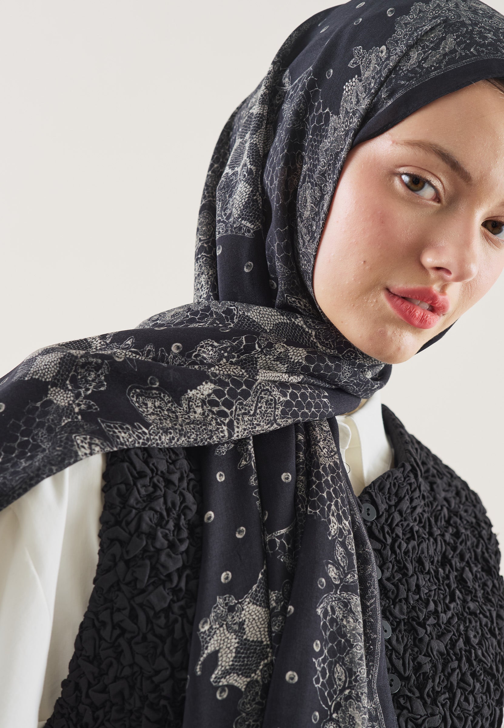 Siyah Floral Lace Desen Rami Şal
