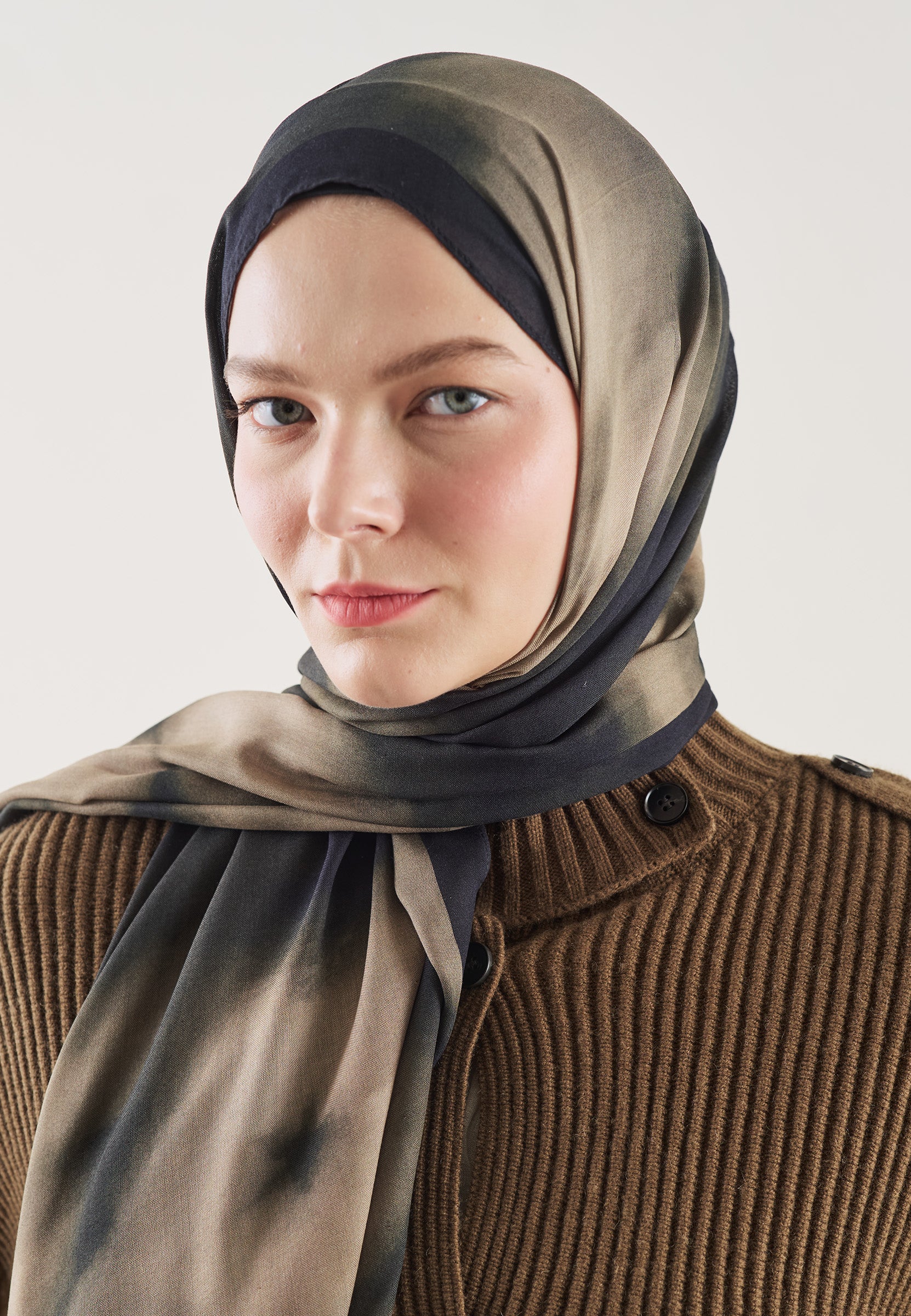 Siyah Floral Batik Desen Rami Şal