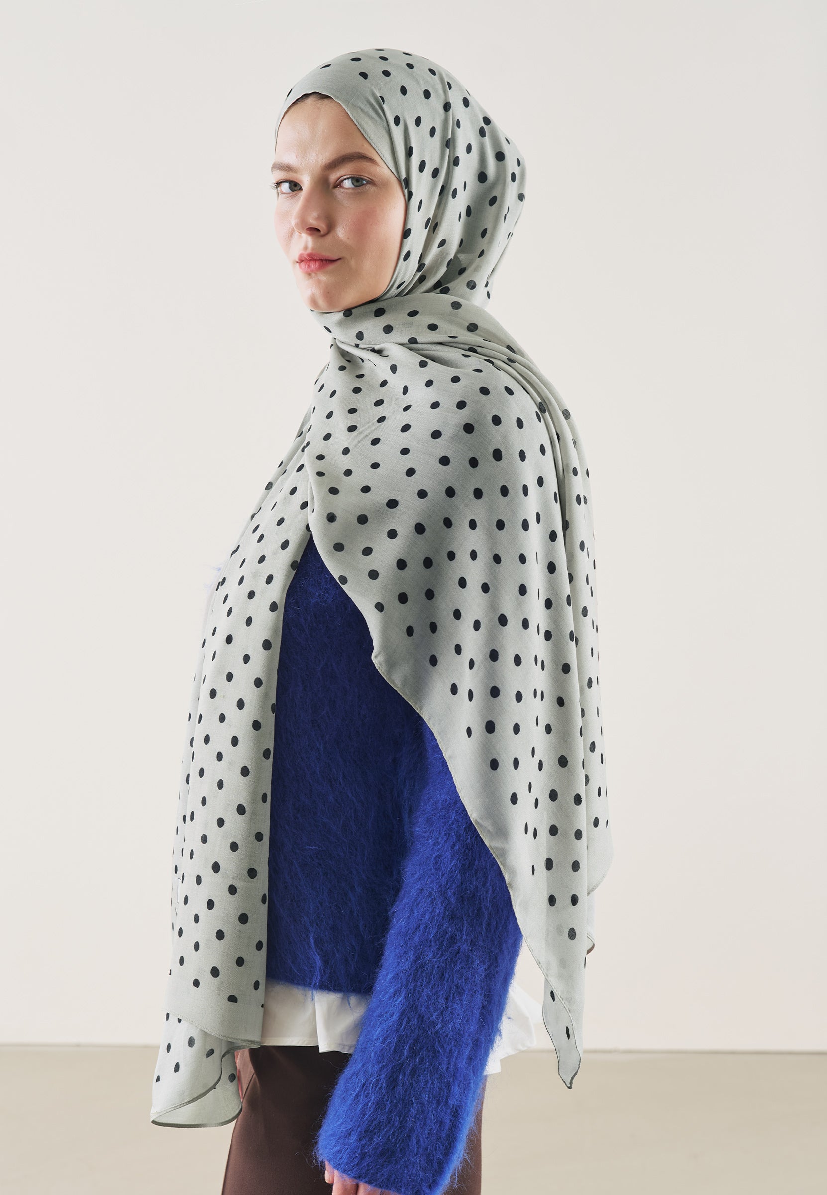 Small Polka Dots Desen Rami Şal Gri