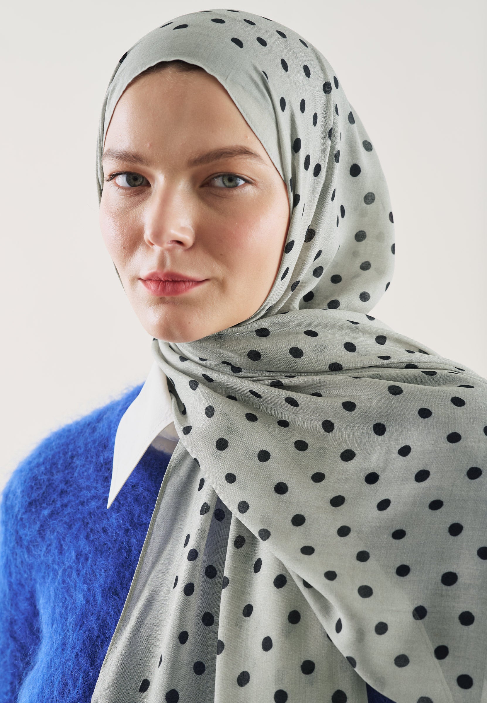 Small Polka Dots Desen Rami Şal Gri