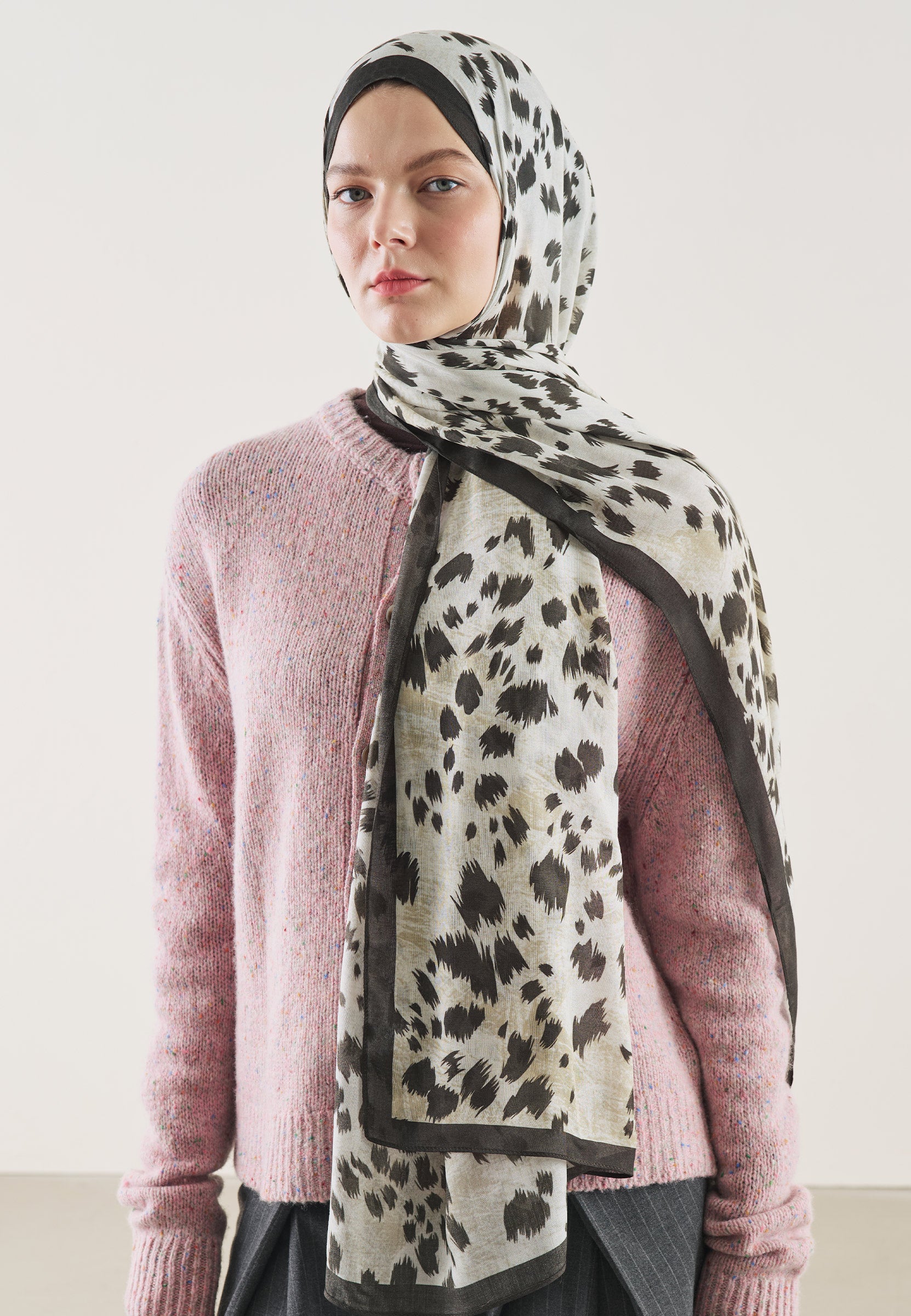 Siyah Cheetah Desen Rami Şal