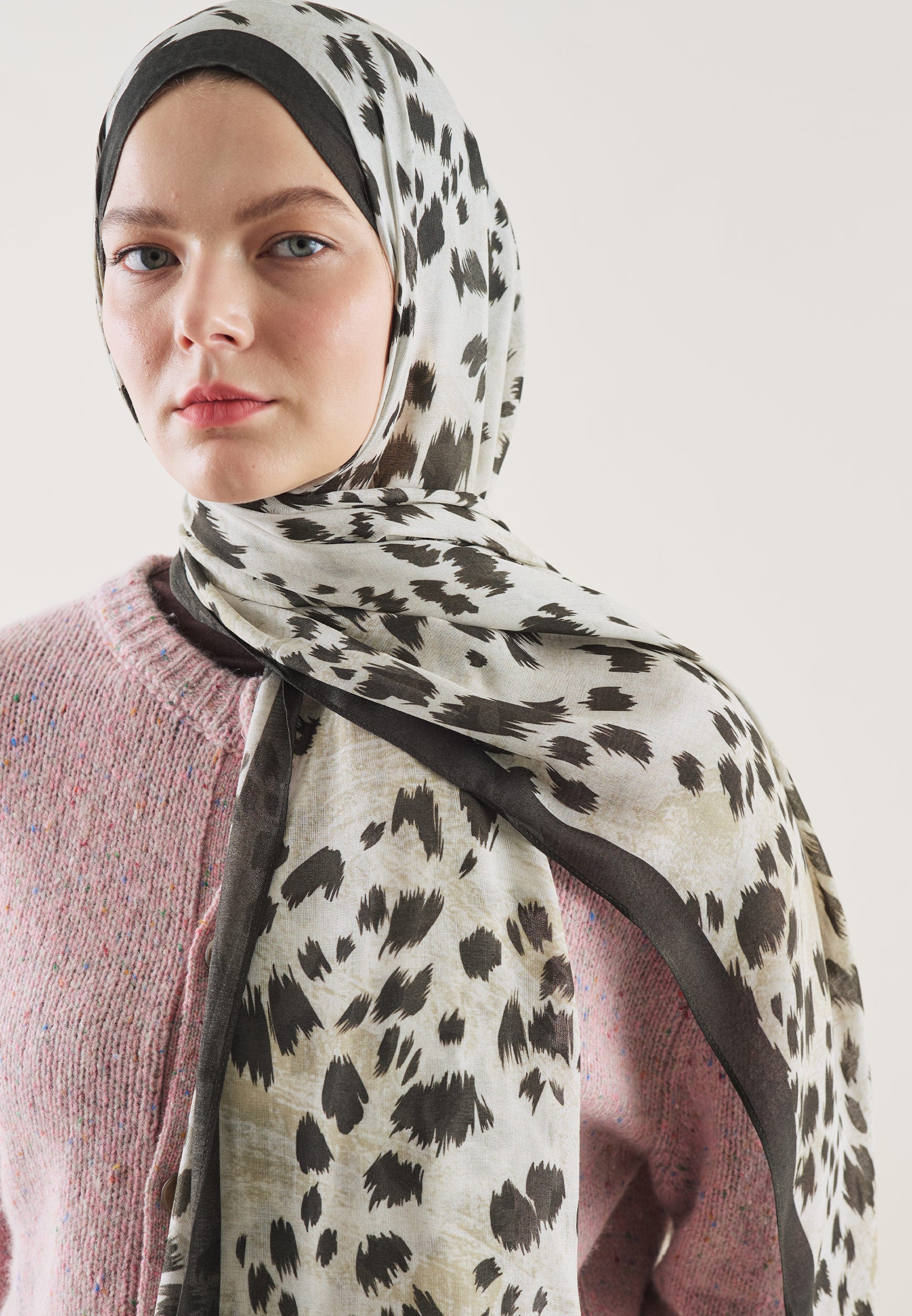 Siyah Cheetah Desen Rami Şal
