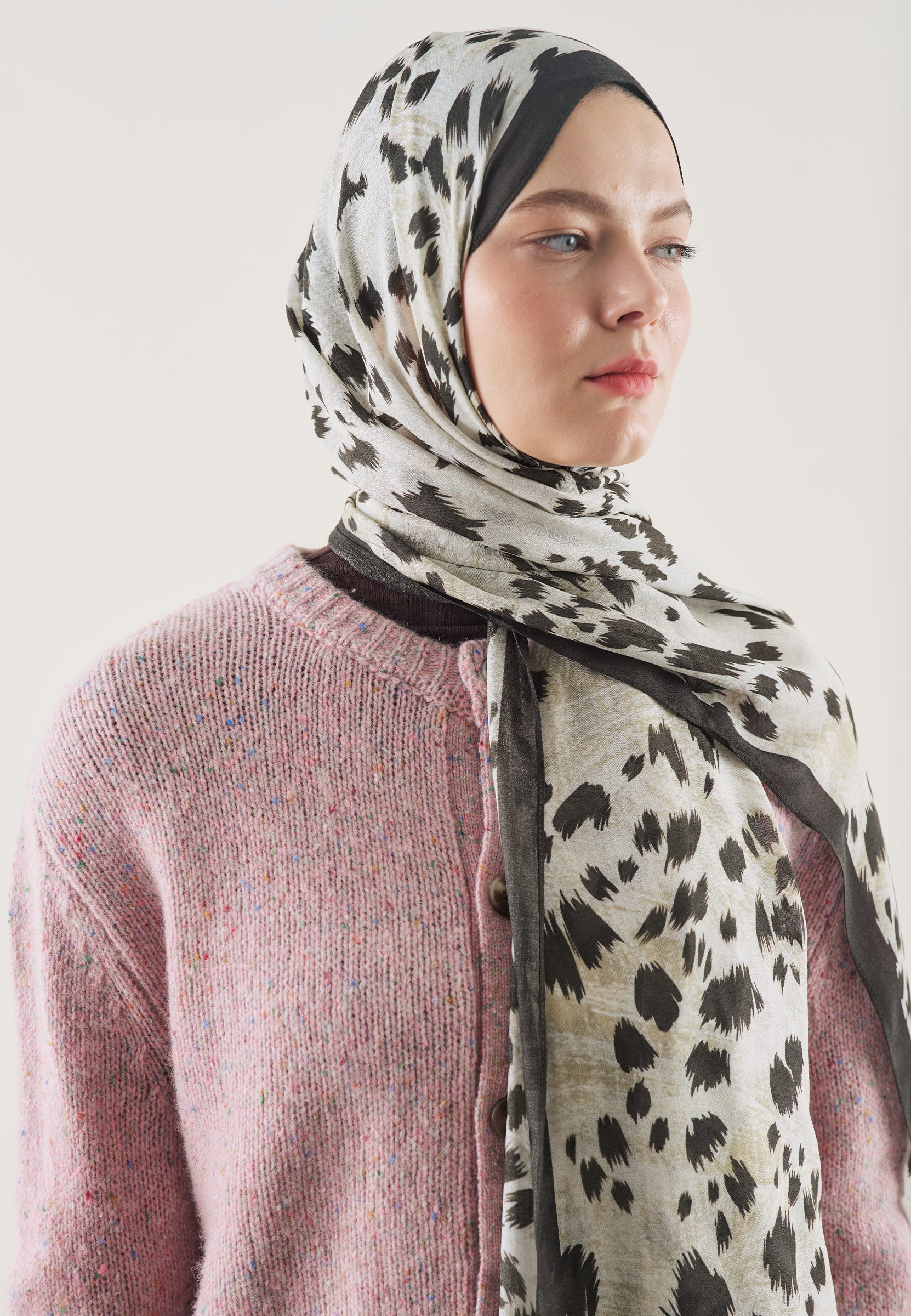 Siyah Cheetah Desen Rami Şal