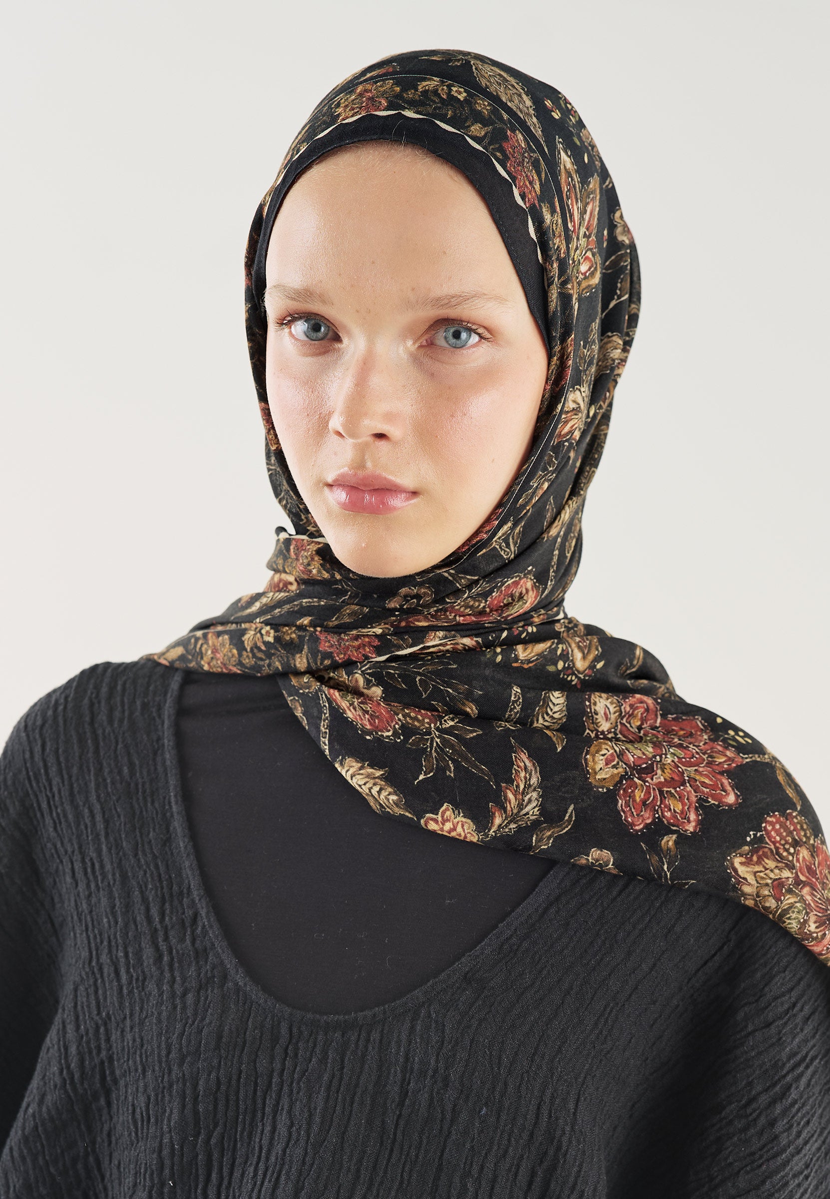 Siyah Ethnıc Blossom Desen Soft Viskon Şal