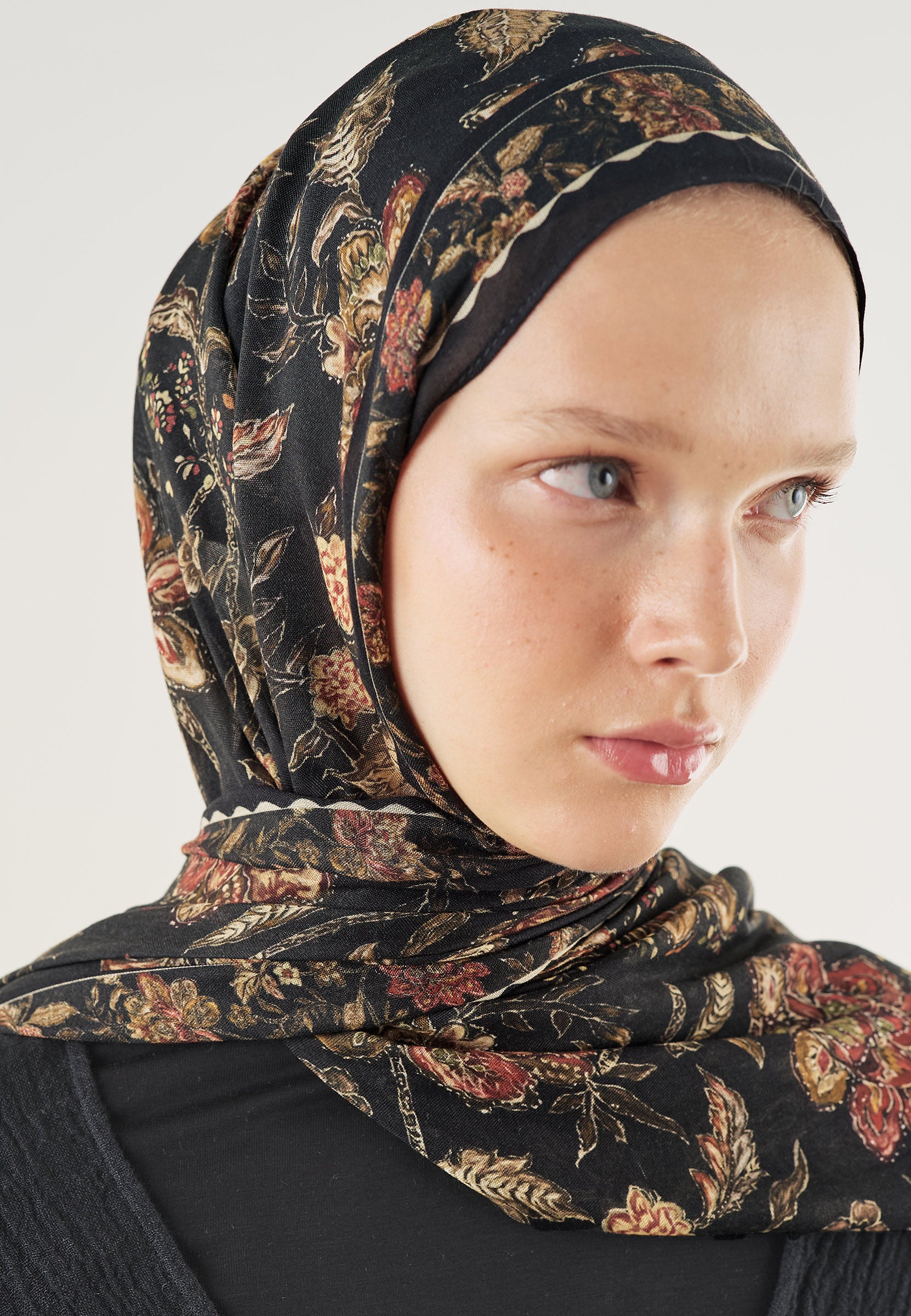 Siyah Ethnıc Blossom Desen Soft Viskon Şal