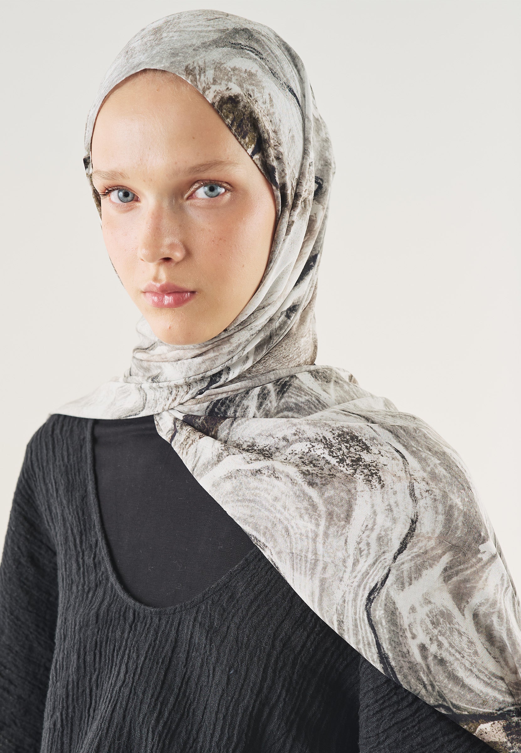 Soft Lines Desen Soft Viskon Şal Siyah