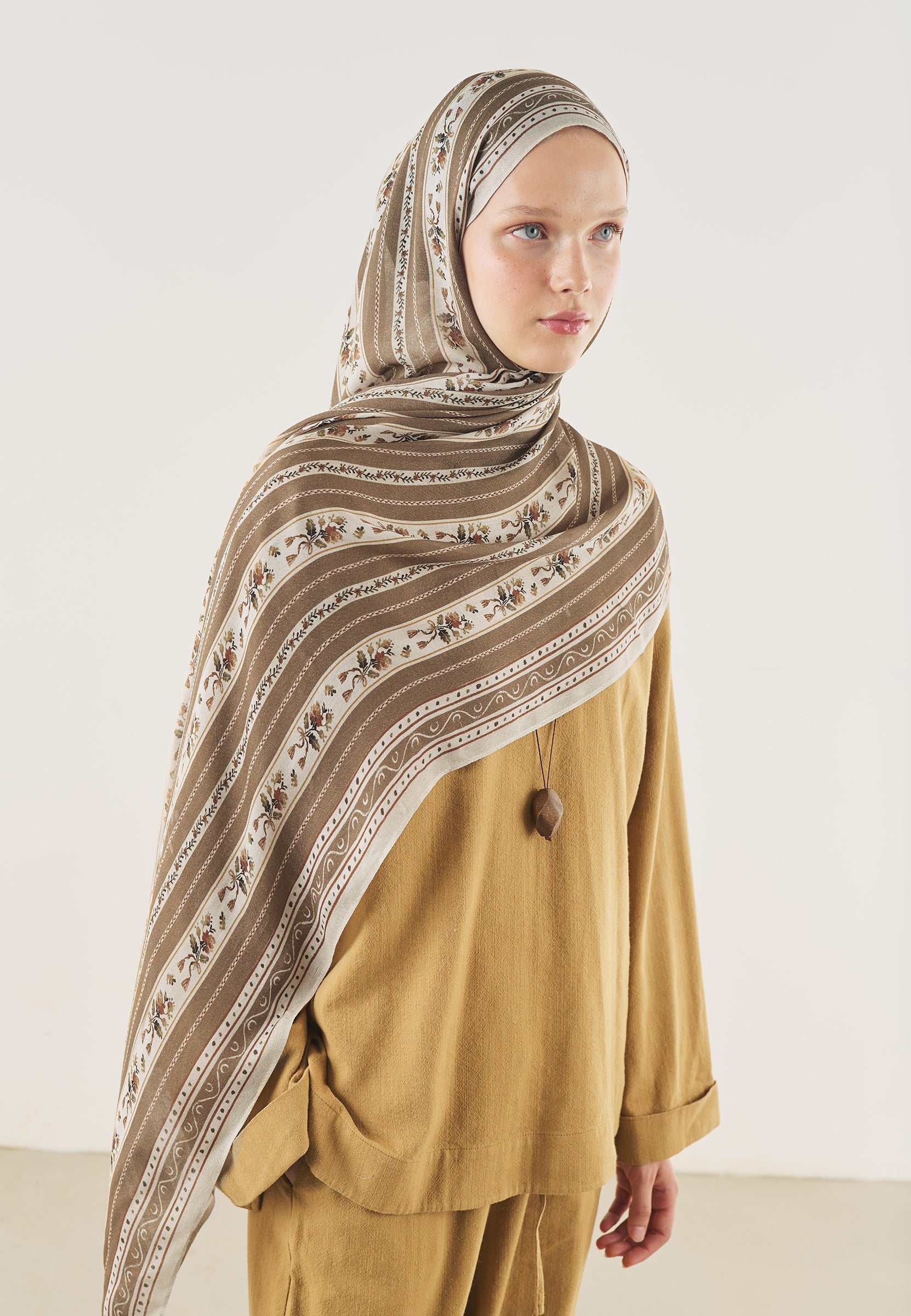 Floral Lines Desen Soft Viskon Şal Vizon